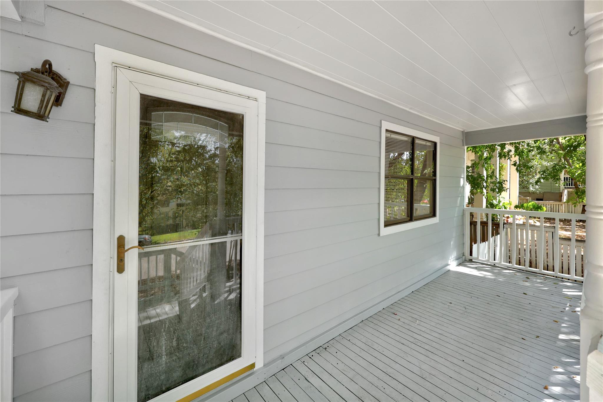 2102 E 8th St Property Photo 5