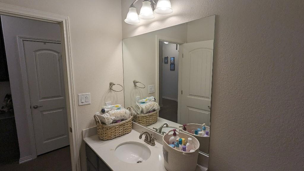 166 Pecos St Property Photo 12