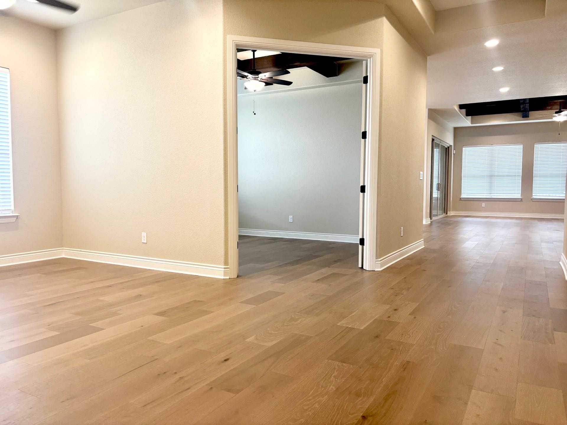 820 Desaix Dr Property Photo 4