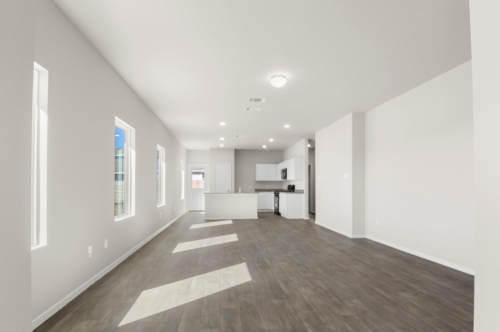 372 Jade St Property Photo 2