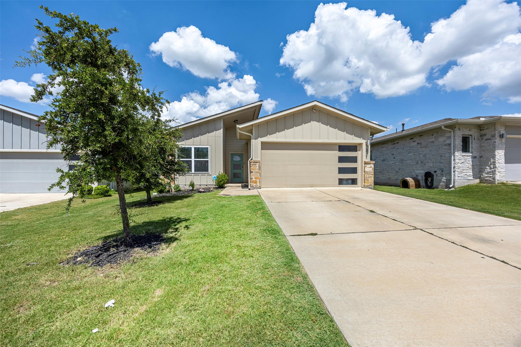 321 Gidran Trl Property Photo 1