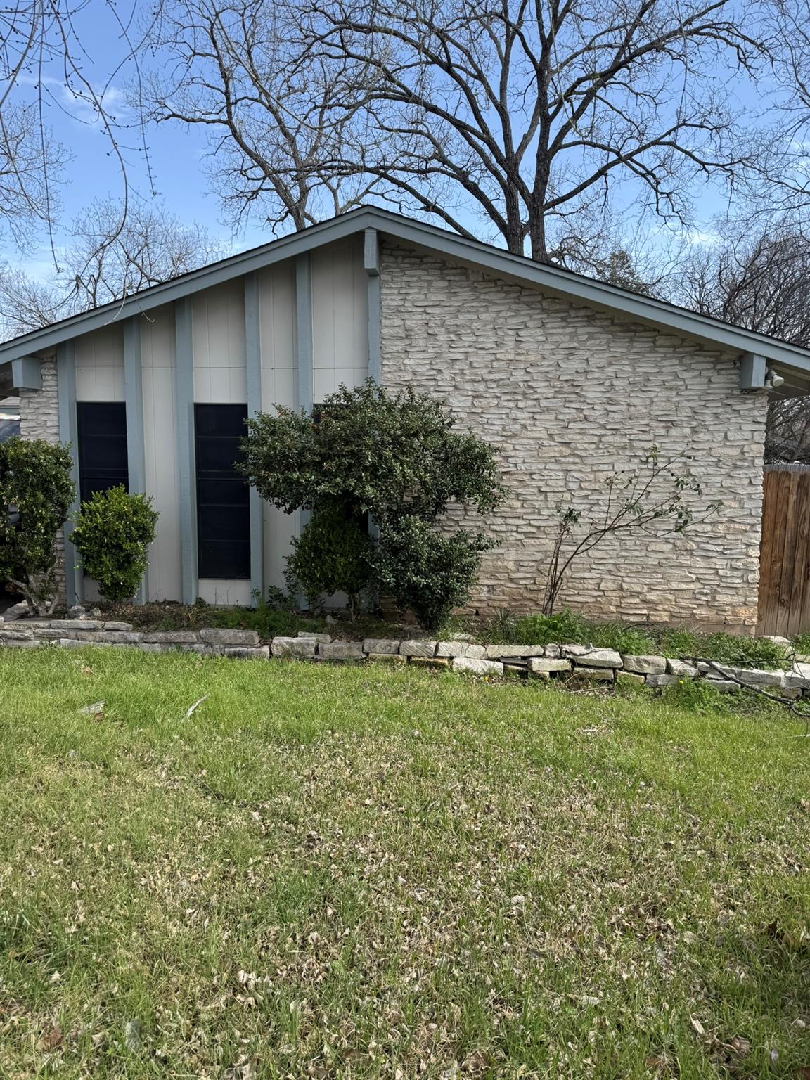 9505 N Creek Dr Property Photo