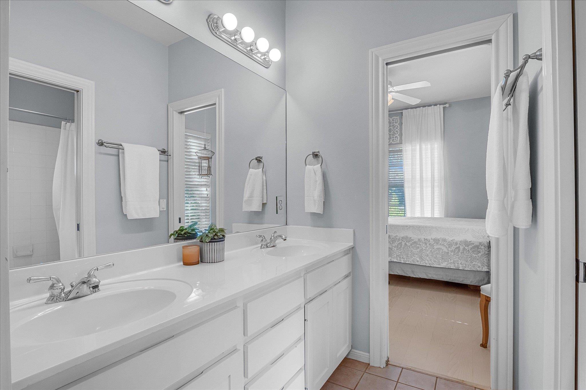 2115 W 11th St Property Photo 15