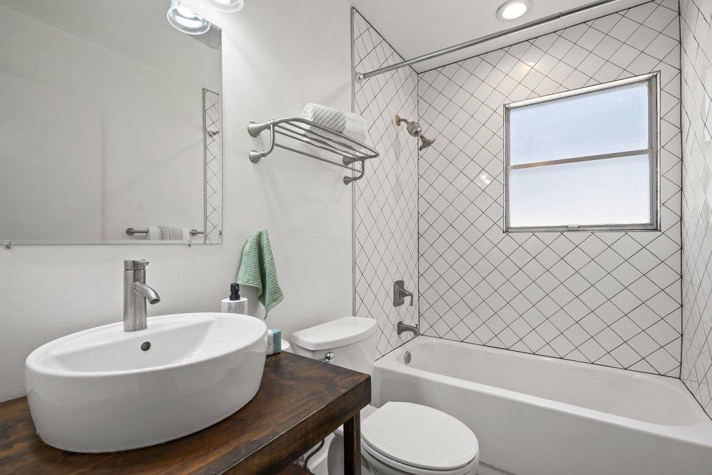 4904 Enchanted Ln Property Photo 10