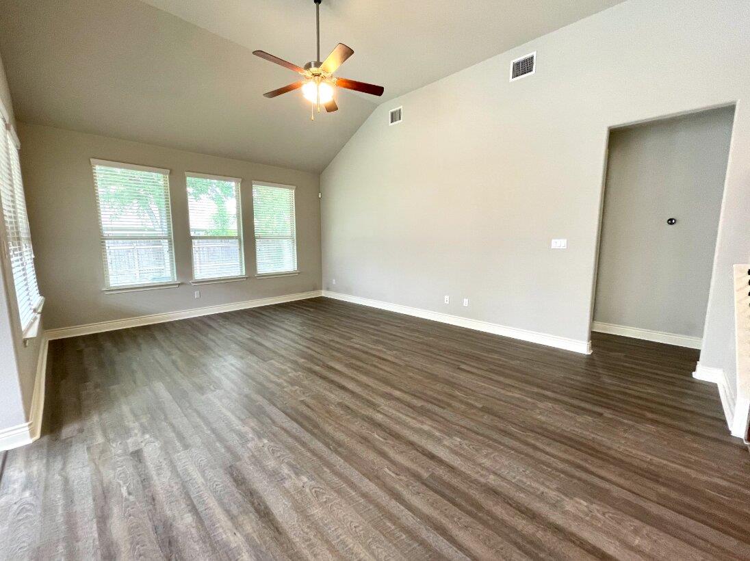 218 Summer Pointe Dr Property Photo 15