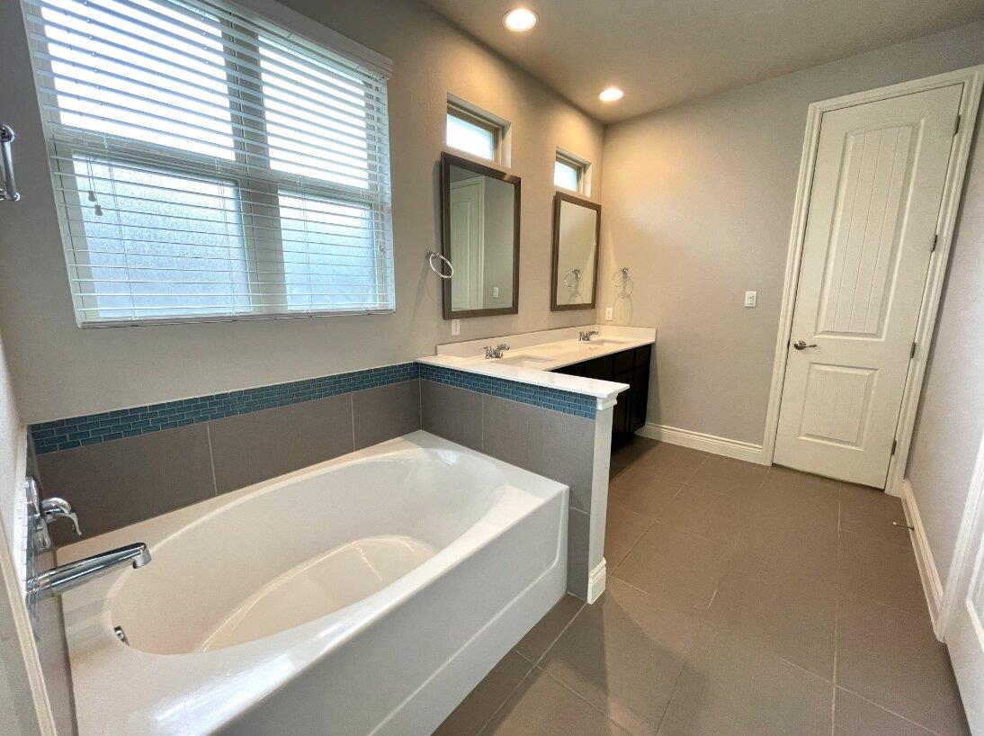 218 Summer Pointe Dr Property Photo 18