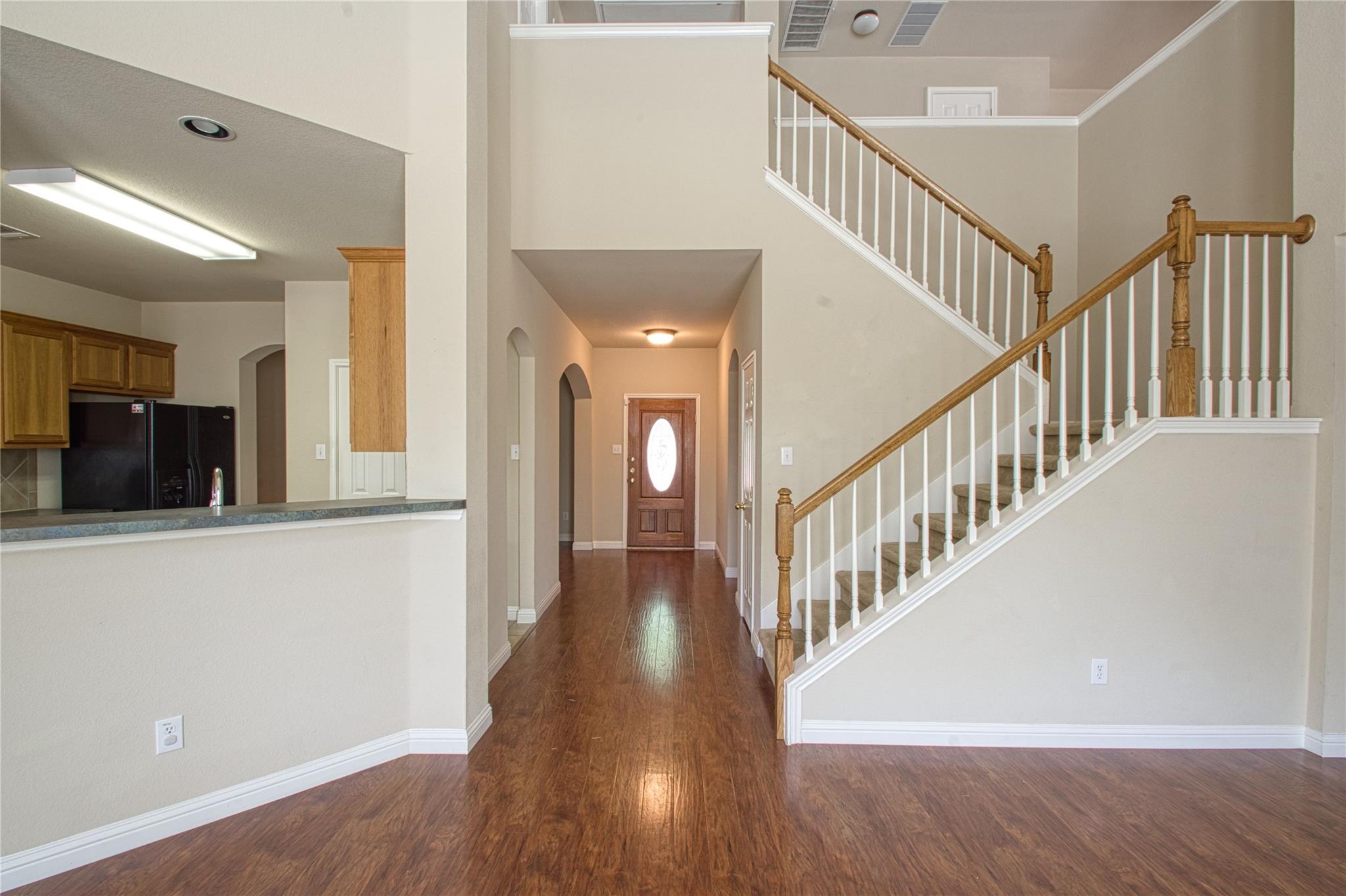 2412 Silver Spur Ln Property Photo 4