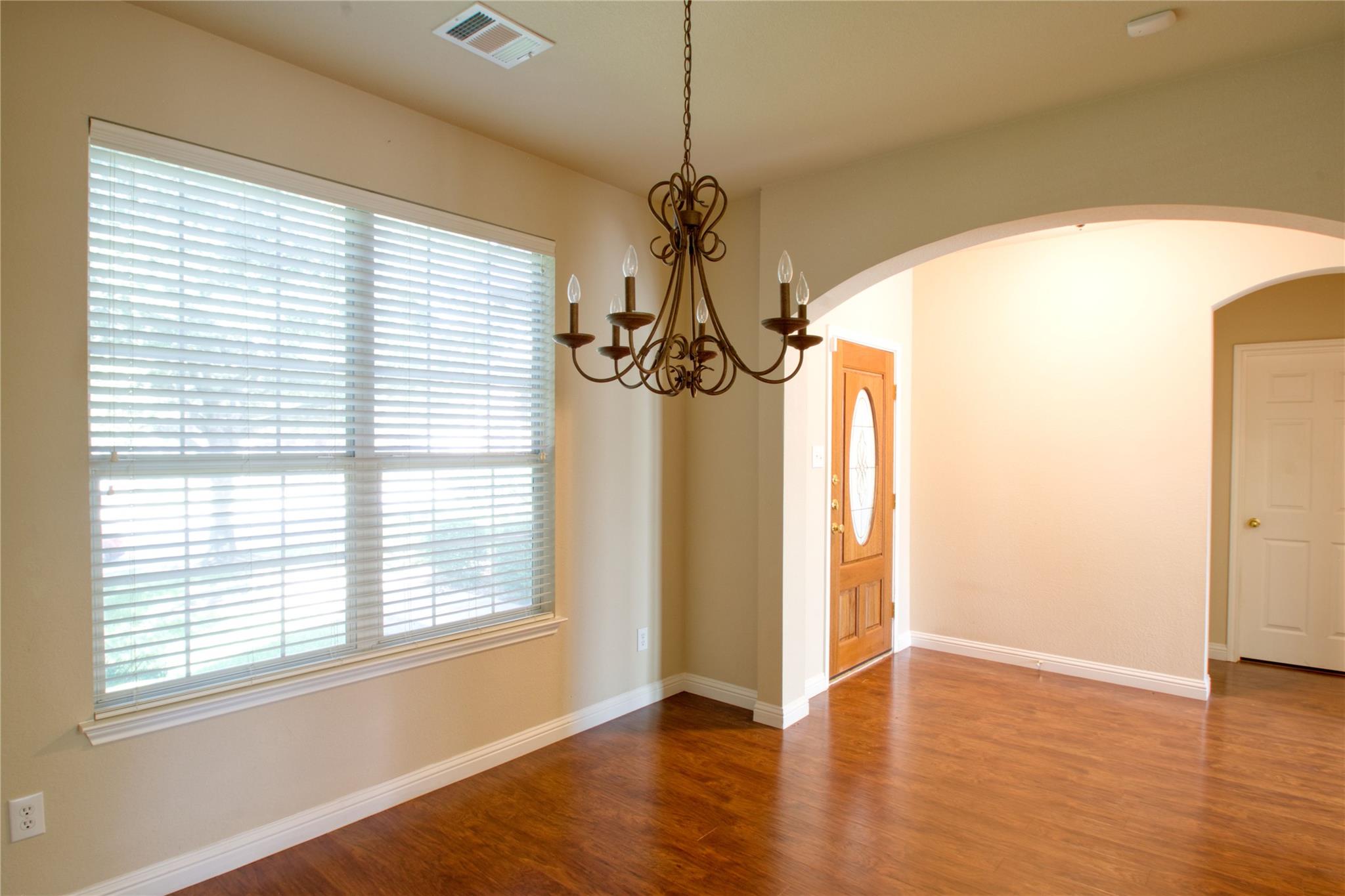 2412 Silver Spur Ln Property Photo 5