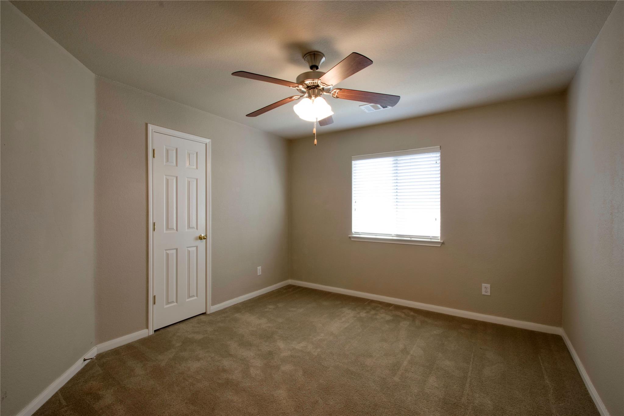 2412 Silver Spur Ln Property Photo 15