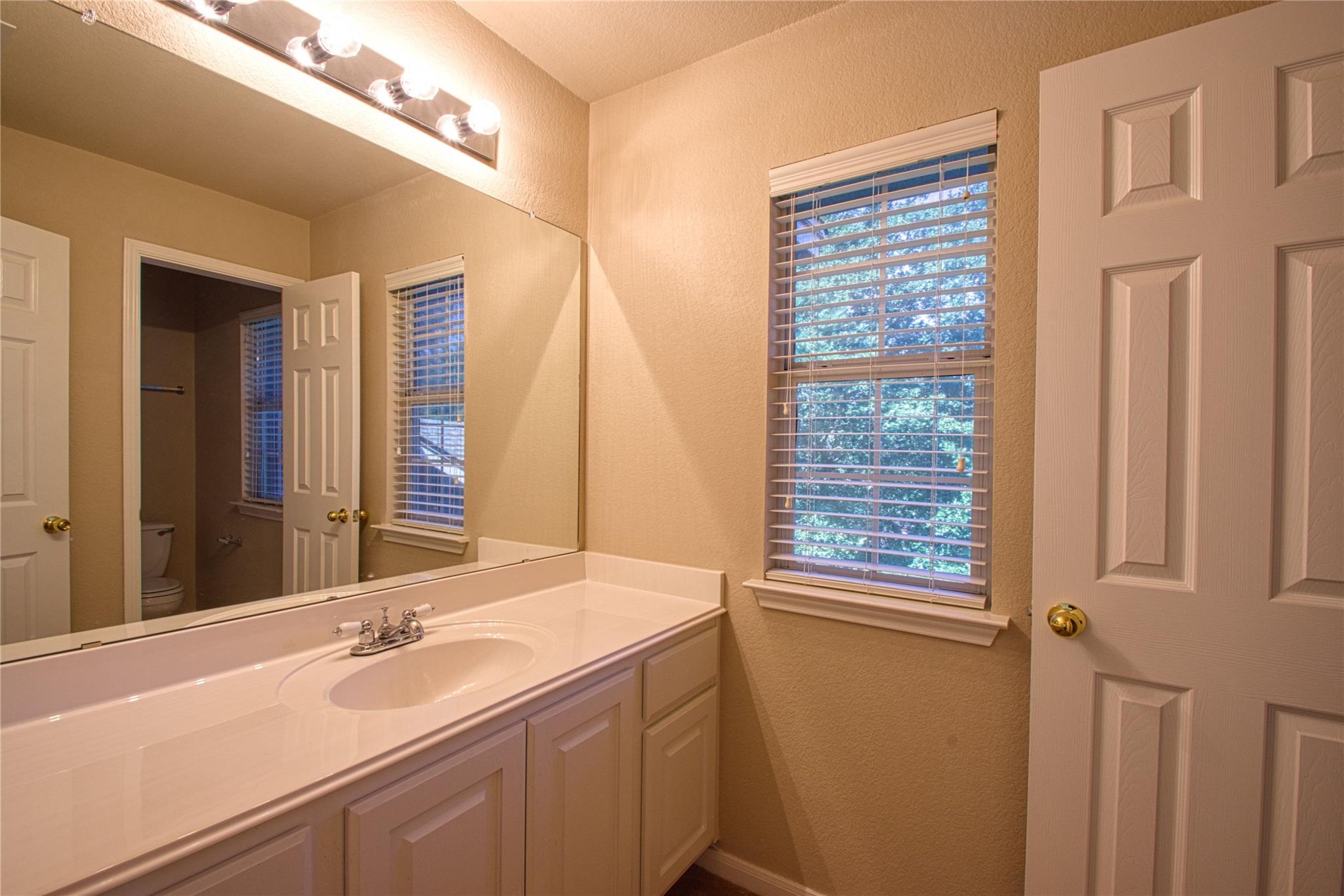 2412 Silver Spur Ln Property Photo 16