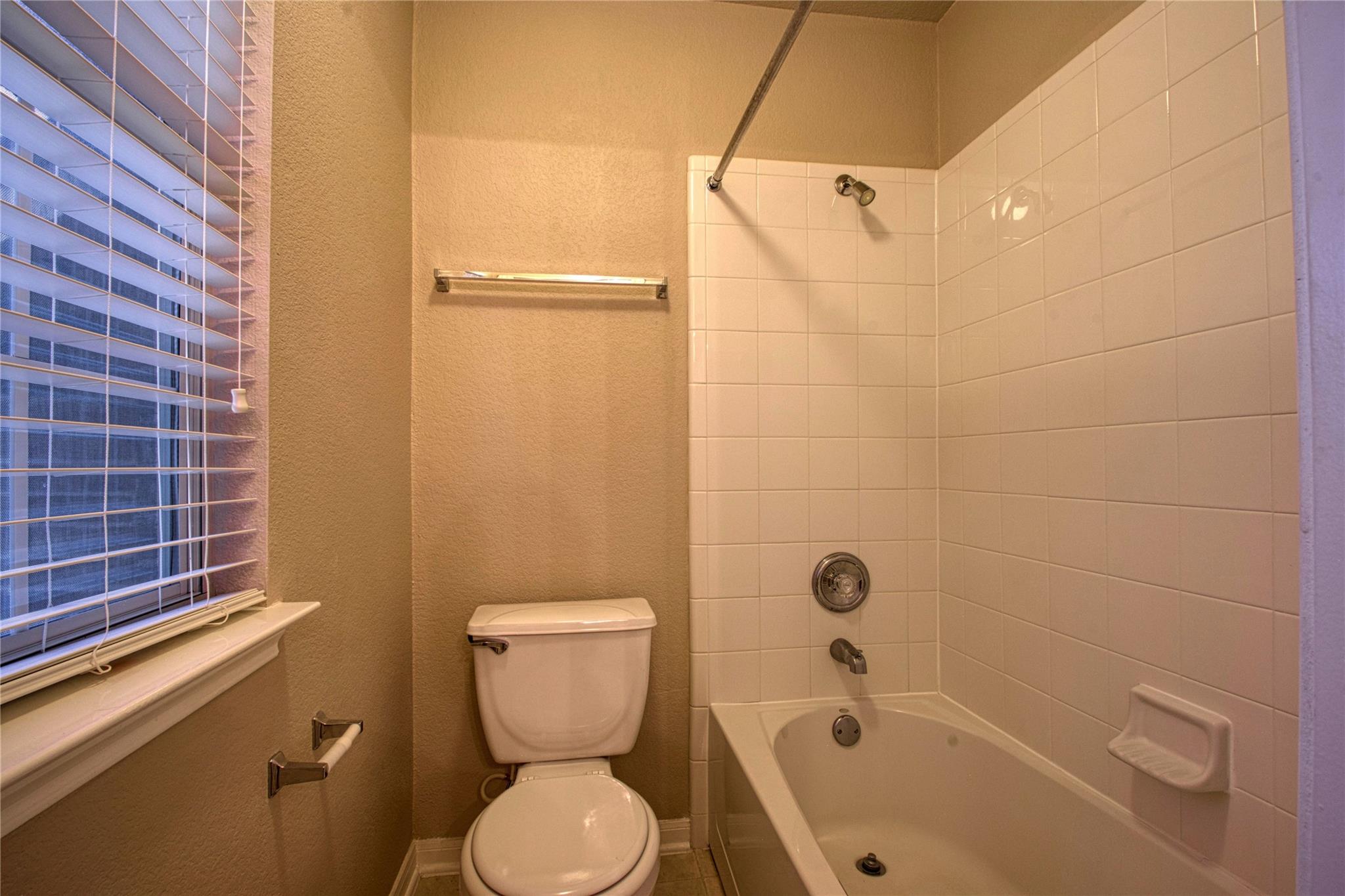 2412 Silver Spur Ln Property Photo 17