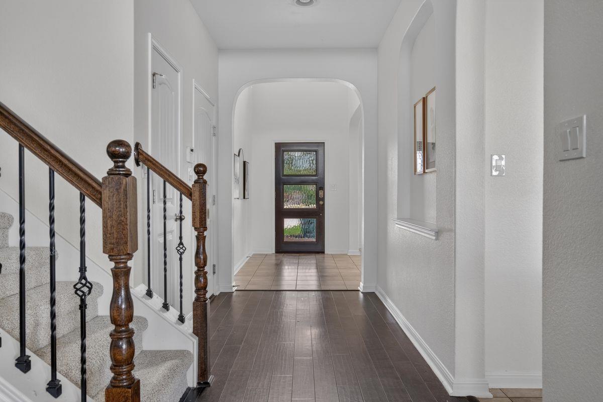 700 Ledge Stone Dr Property Photo 3