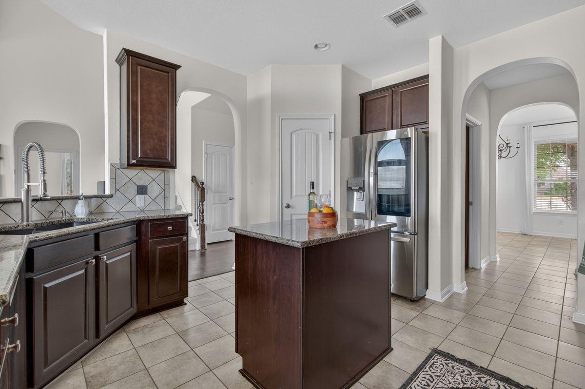 700 Ledge Stone Dr Property Photo 12