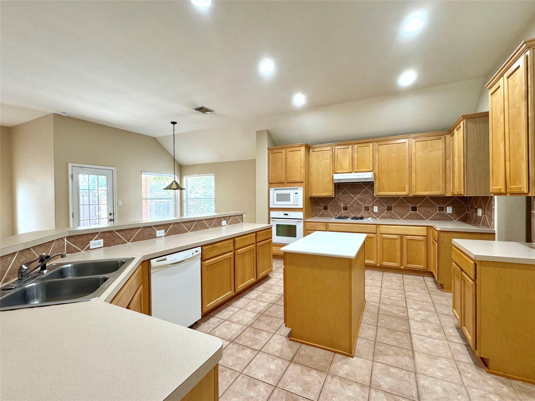 7201 Two Jacks Trl Property Photo 2