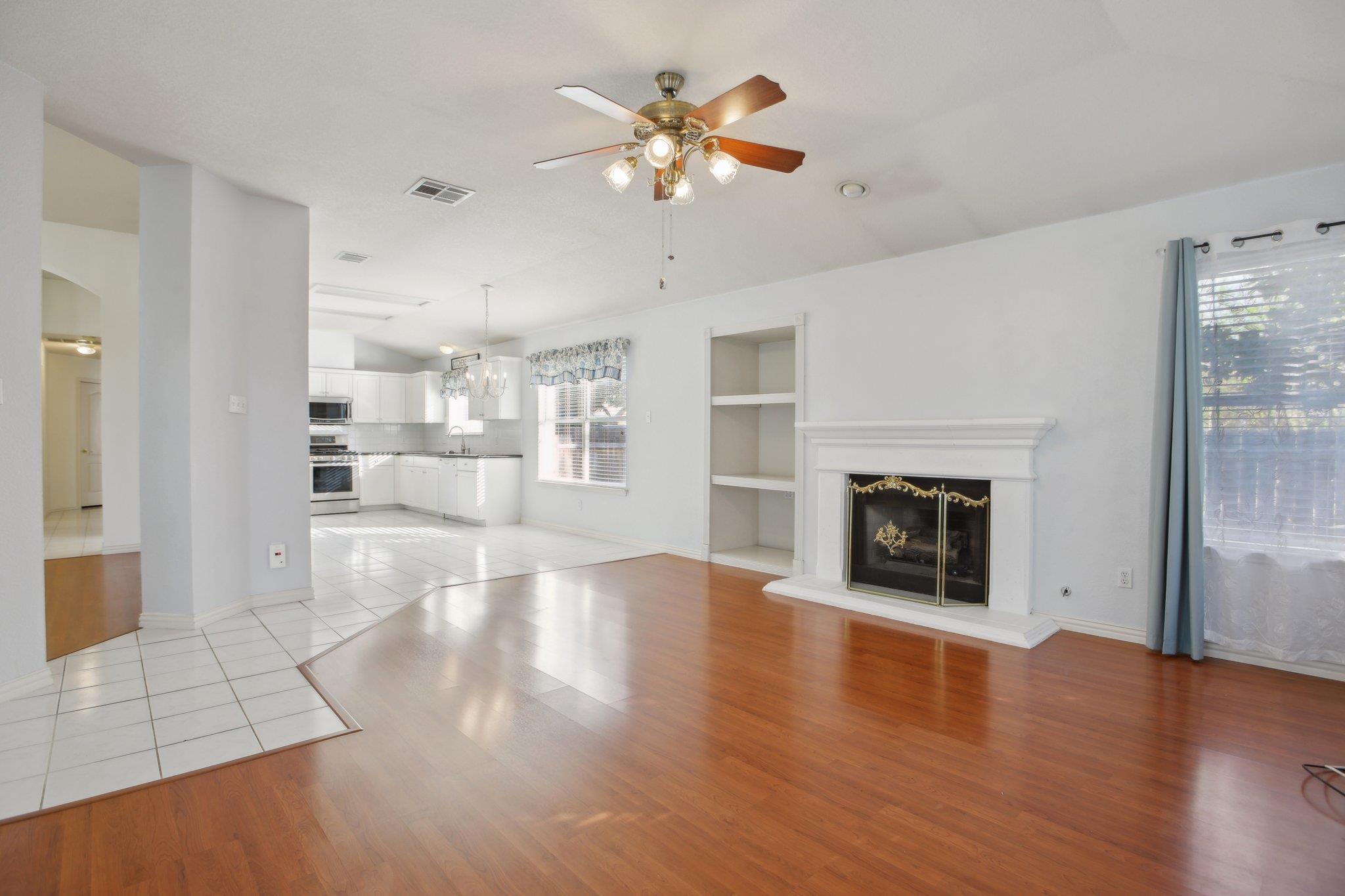 809 Clarence Bohls Ln Property Photo 5