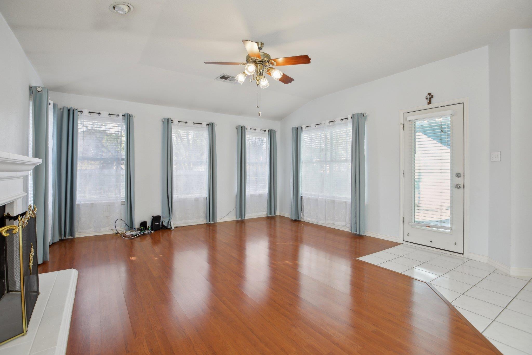 809 Clarence Bohls Ln Property Photo 6