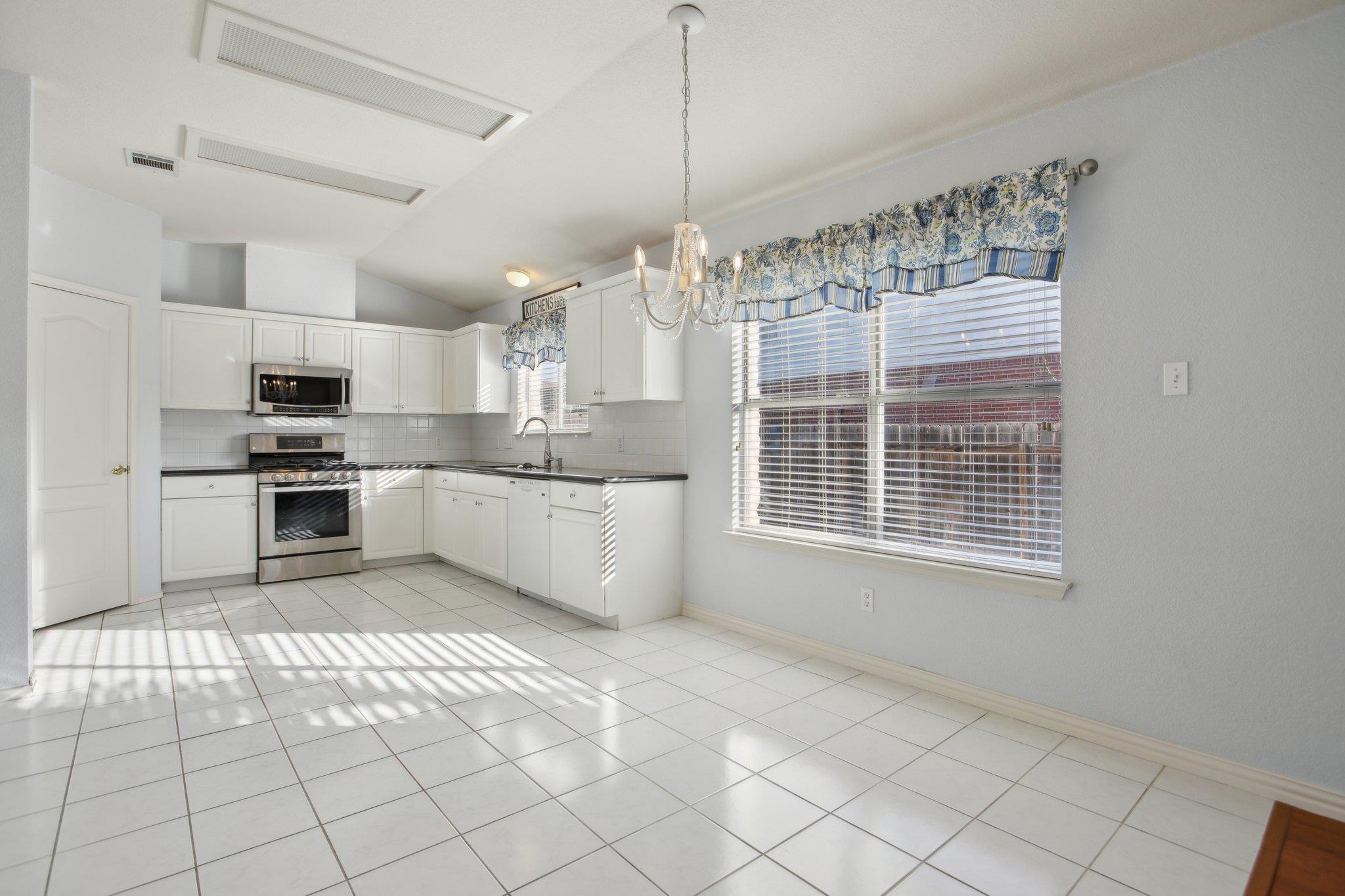 809 Clarence Bohls Ln Property Photo 7