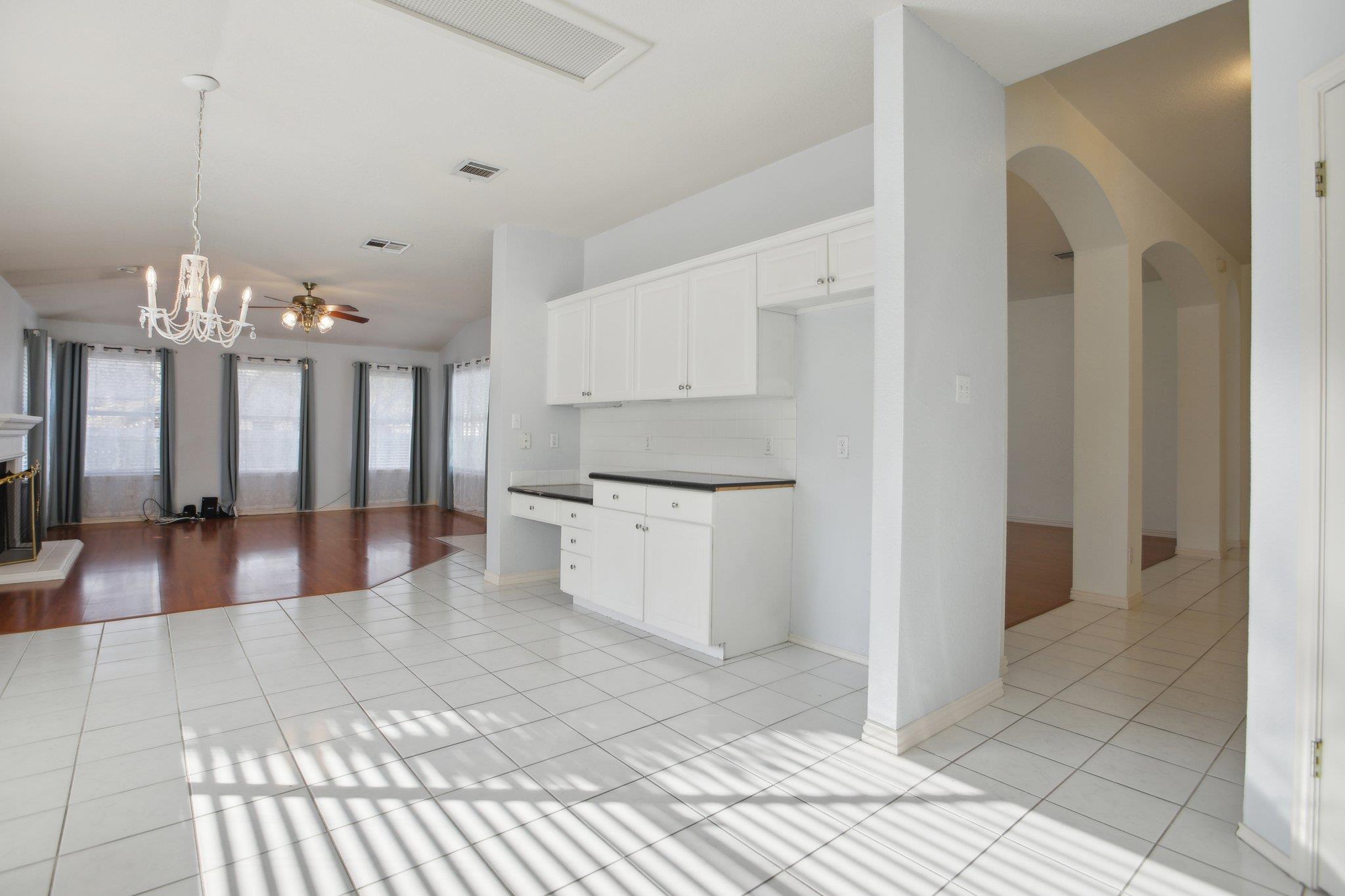 809 Clarence Bohls Ln Property Photo 8