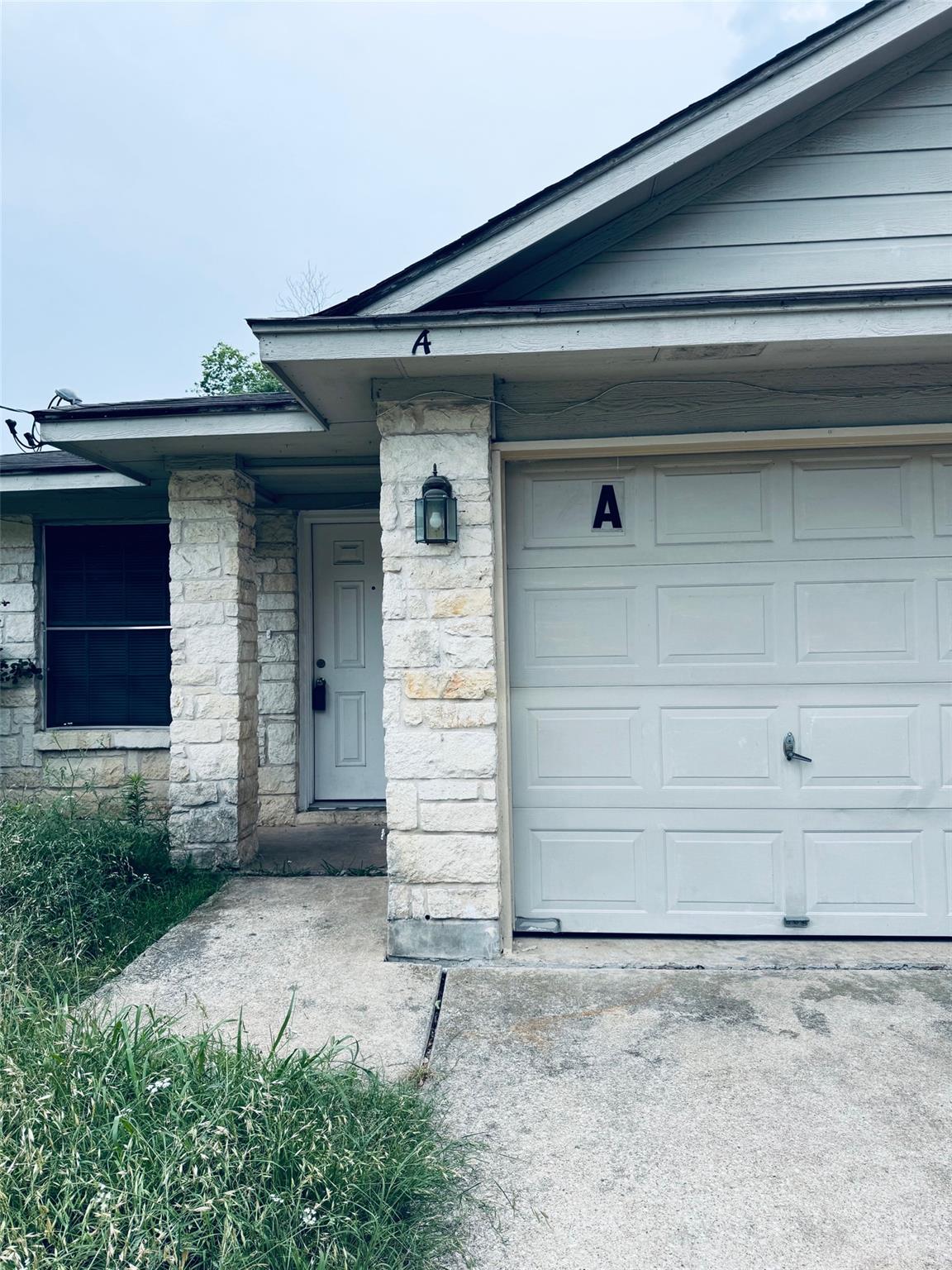 1301 Armadillo Rd A Property Photo 1