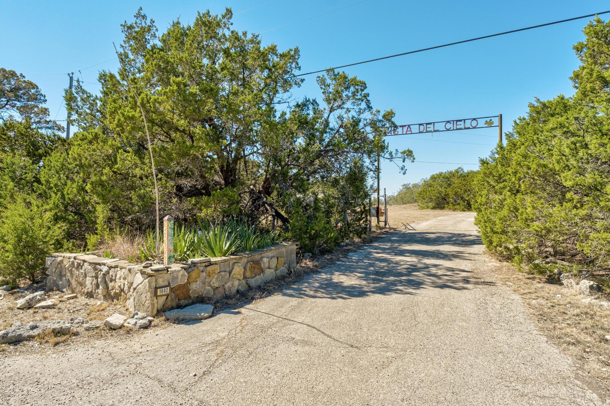 1802 Overland Stage Rd Property Photo 2
