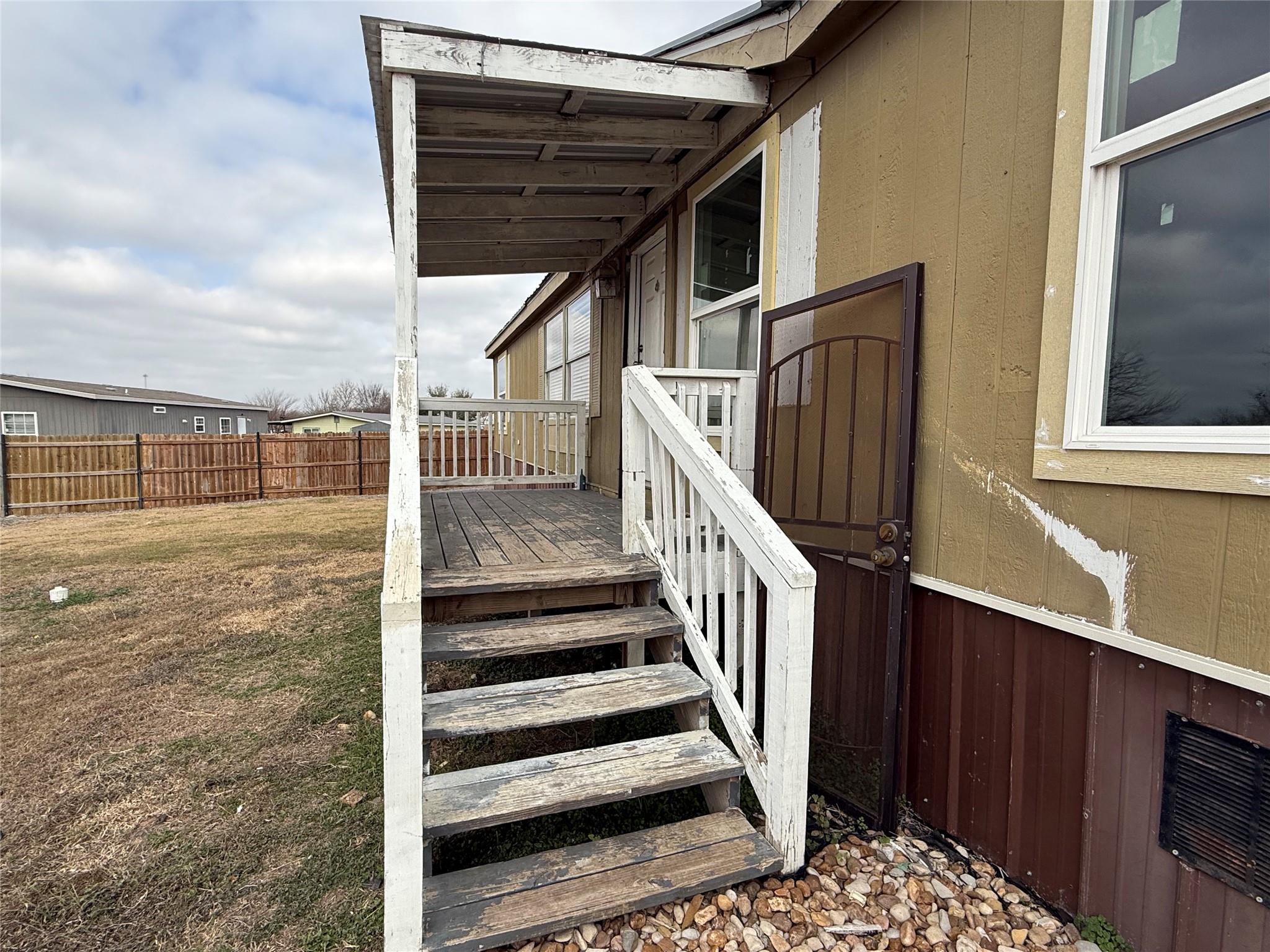 109 Cross Meadow Cv Property Photo 3