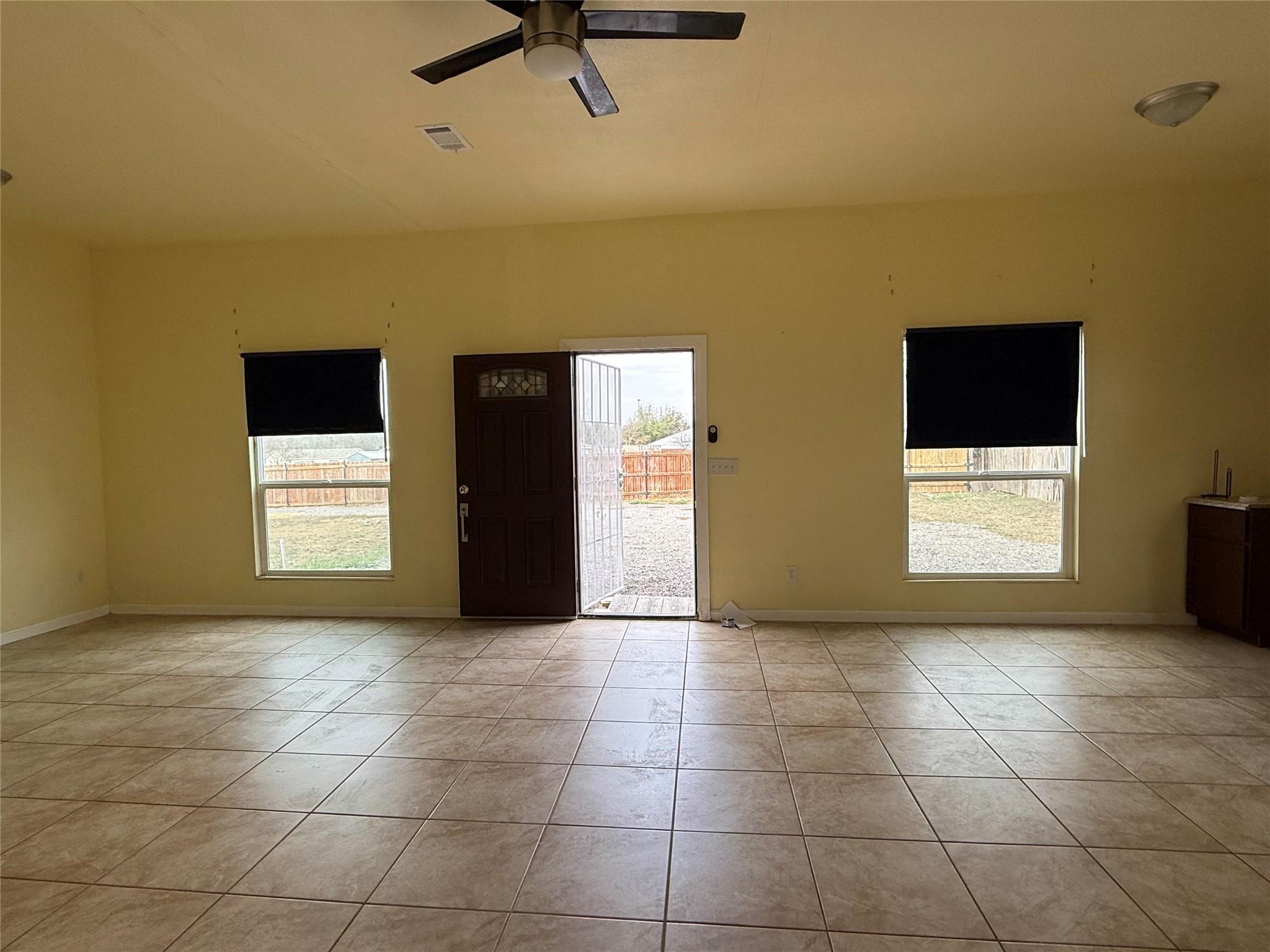 109 Cross Meadow Cv Property Photo 4