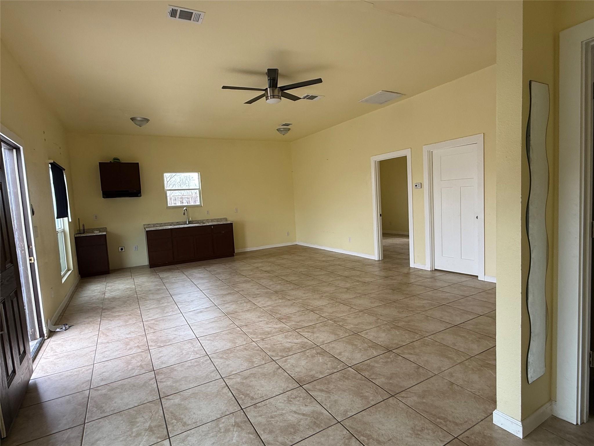 109 Cross Meadow Cv Property Photo 5