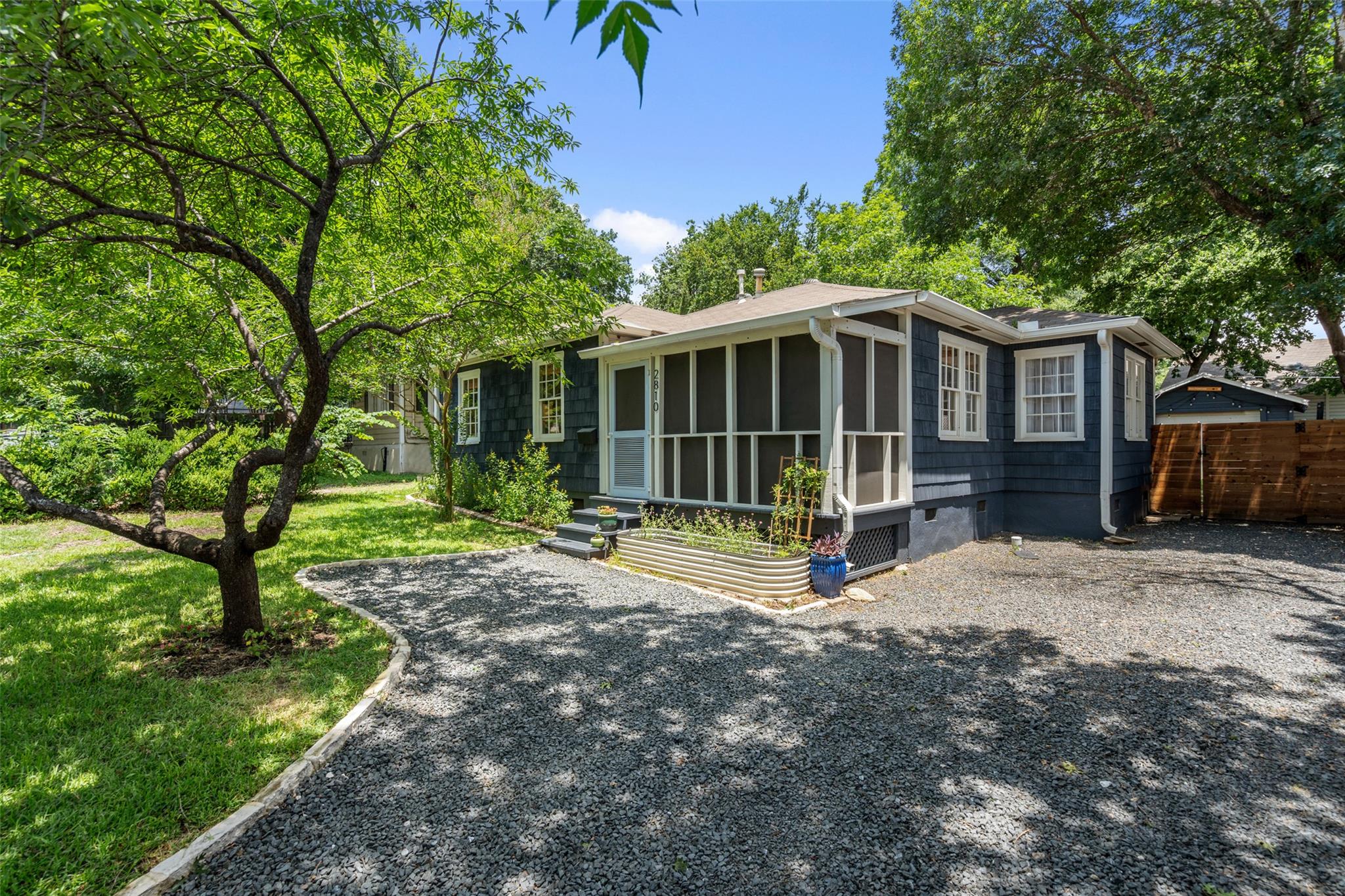 2810 Windsor Rd Property Photo 2