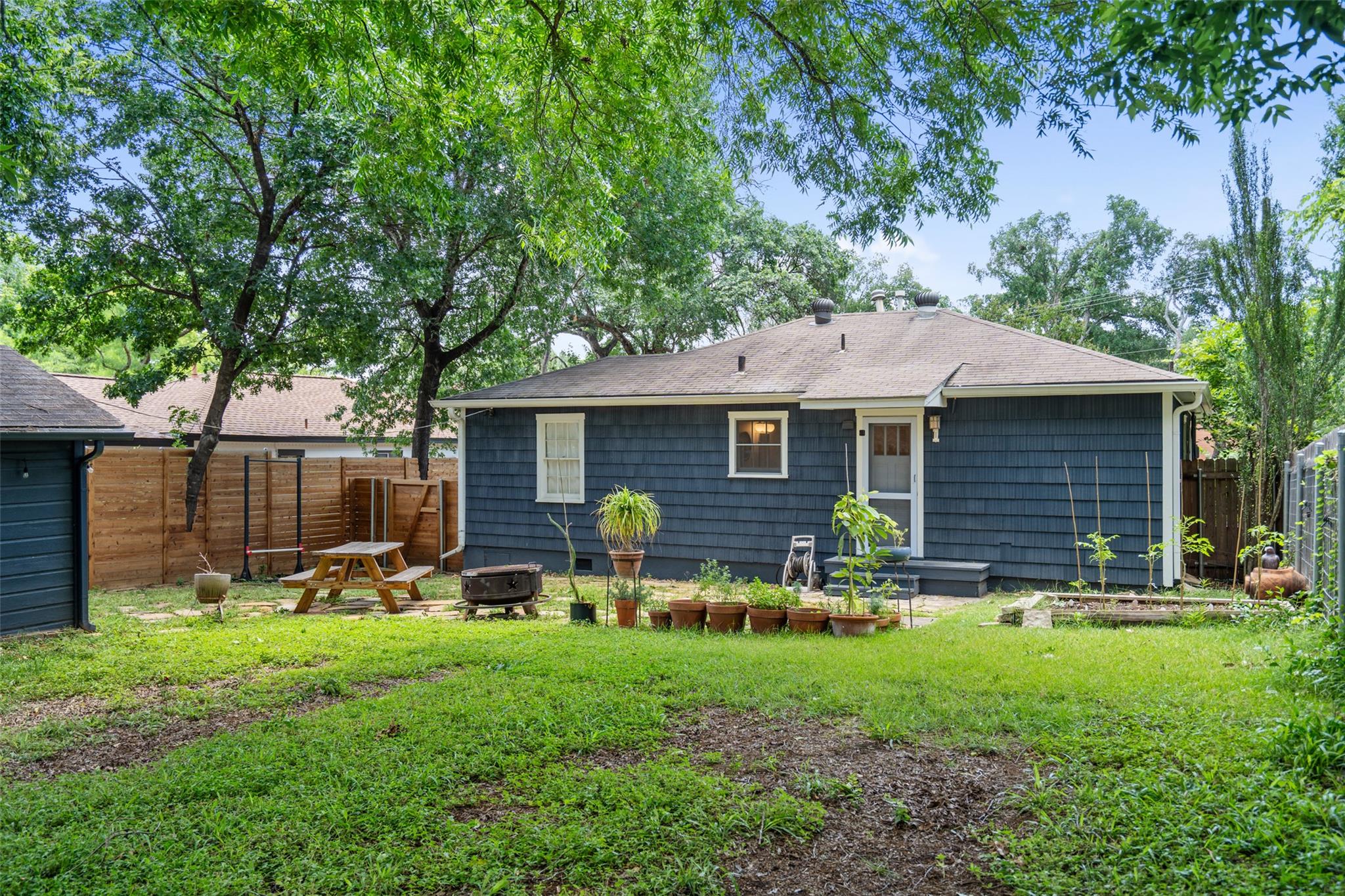 2810 Windsor Rd Property Photo 13