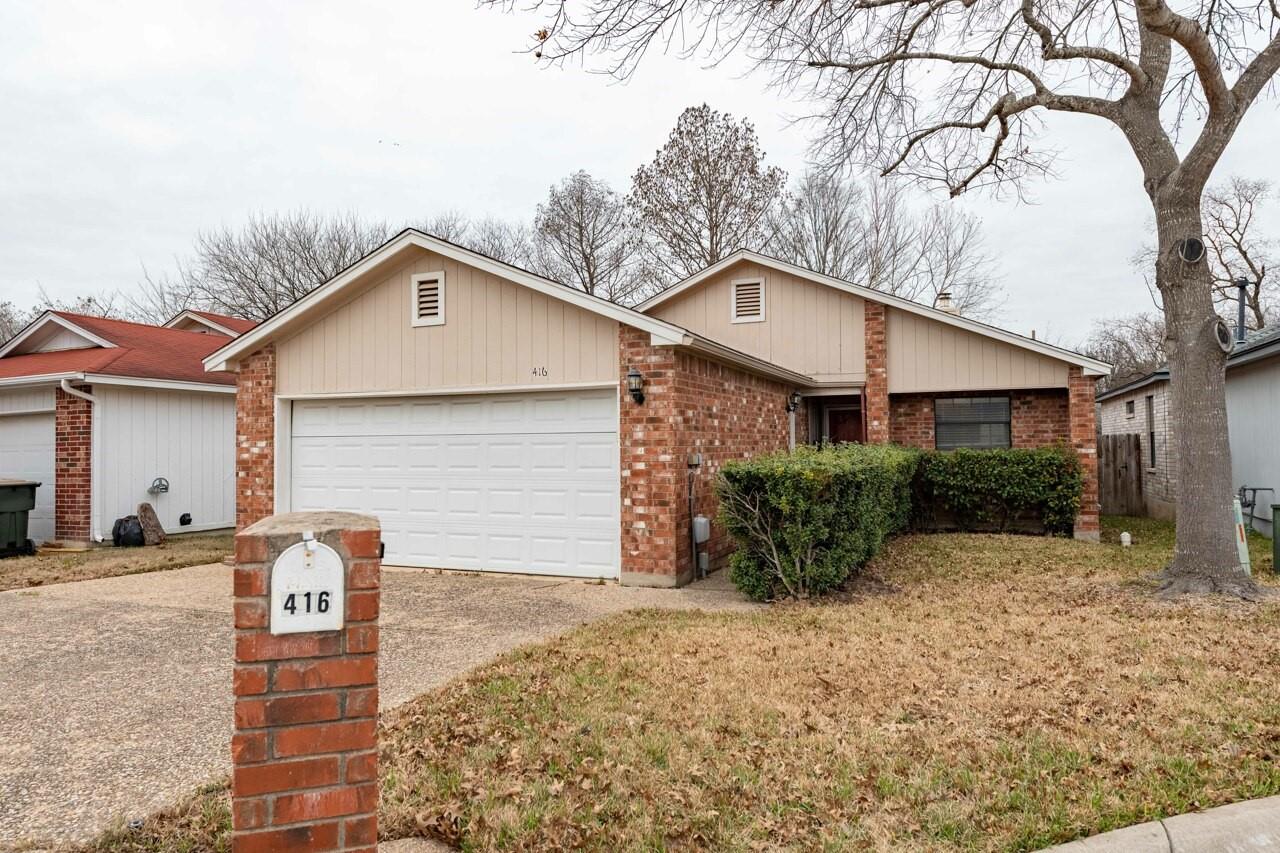 416 Village Ln Property Photo