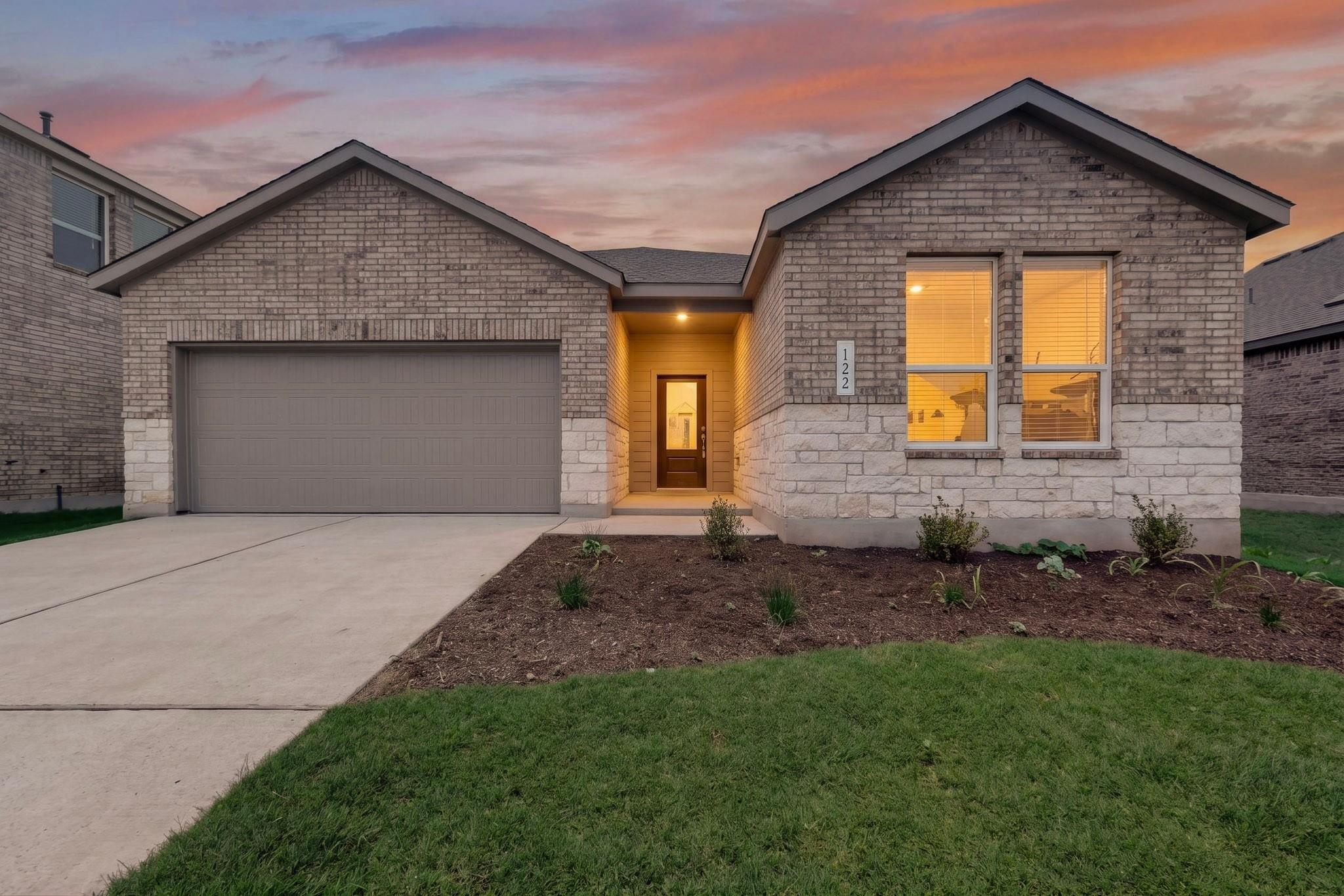 122 Brabham Loop Property Photo 1