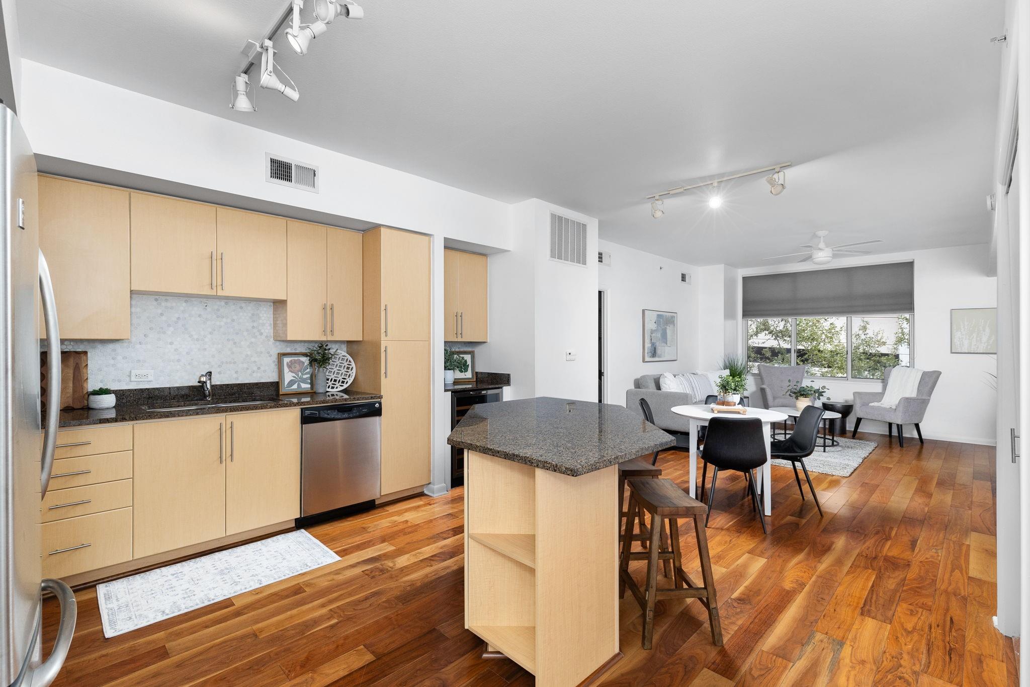 54 Rainey St 409 Property Photo 5