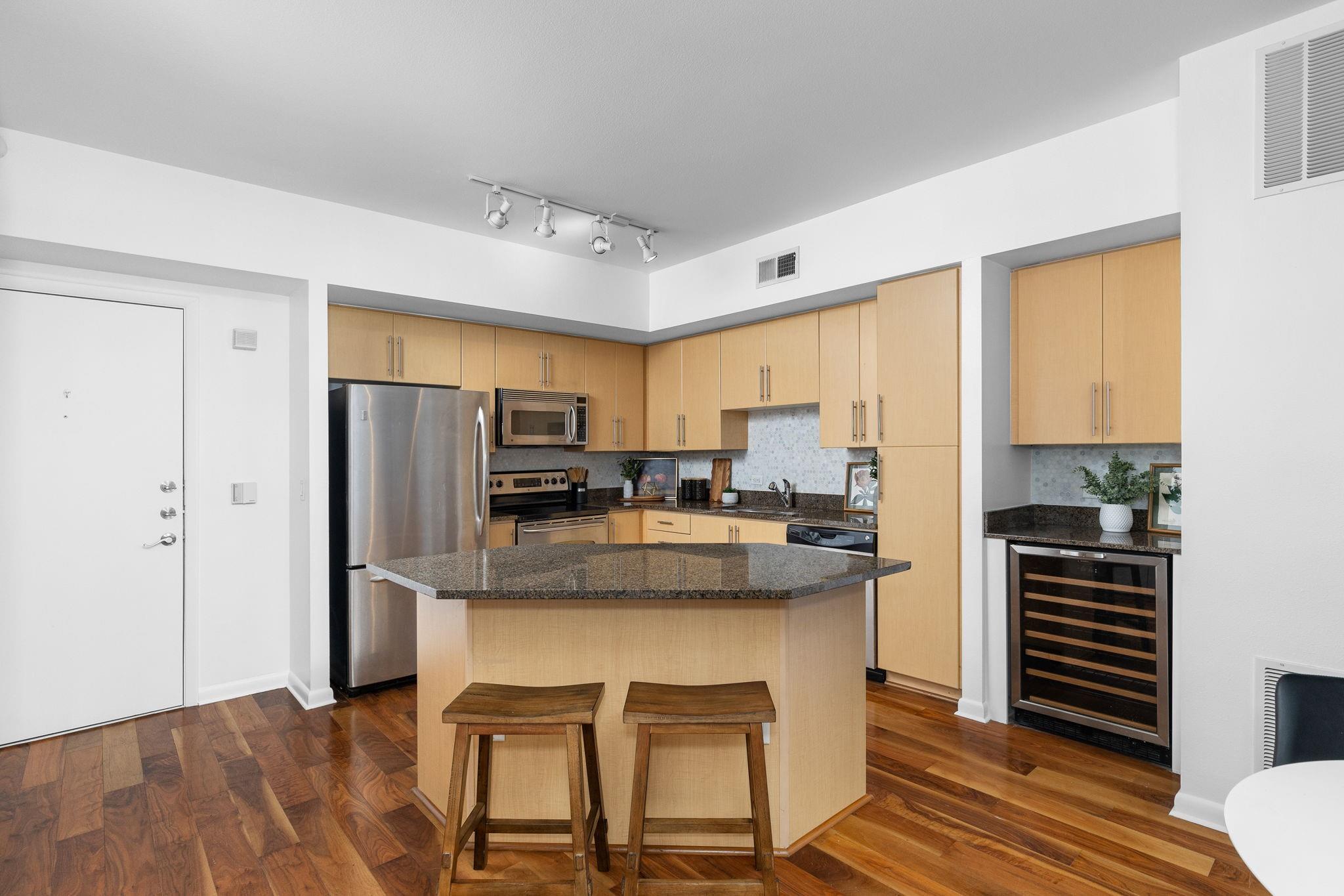 54 Rainey St 409 Property Photo 7
