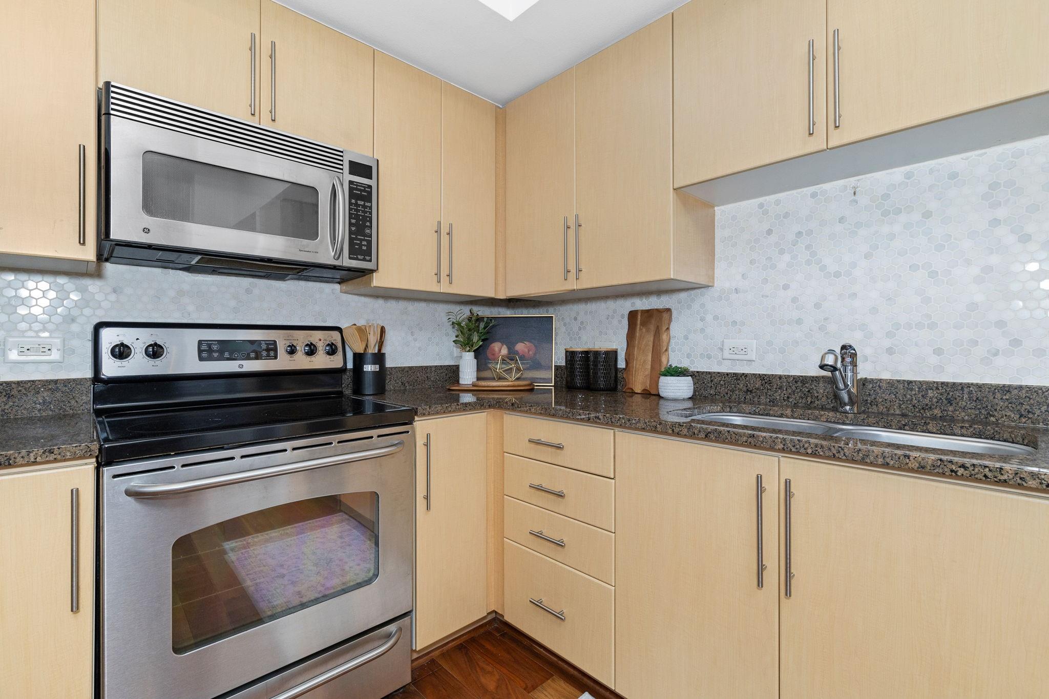 54 Rainey St 409 Property Photo 11
