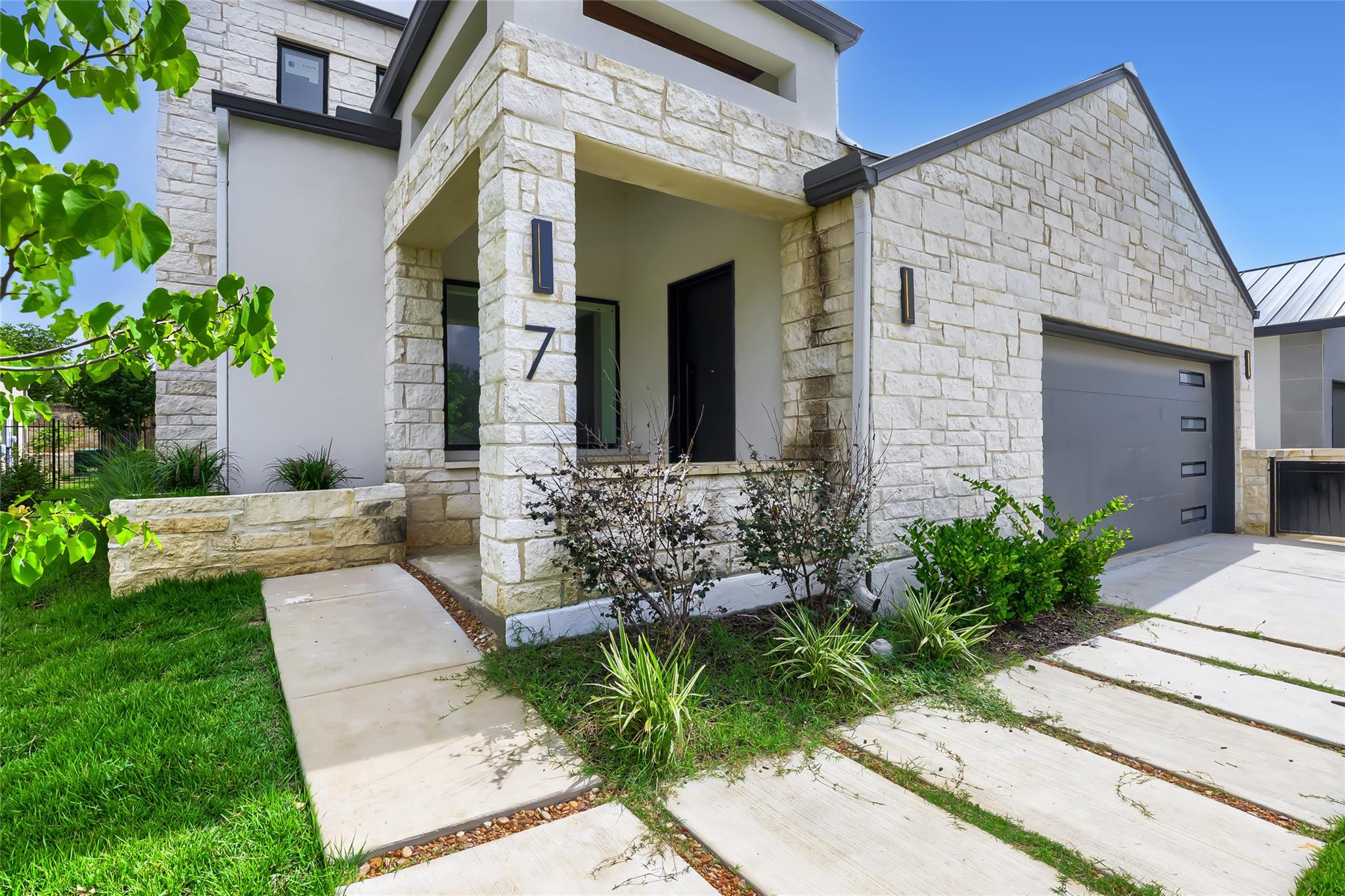 7 Denbury Gln Property Photo 3