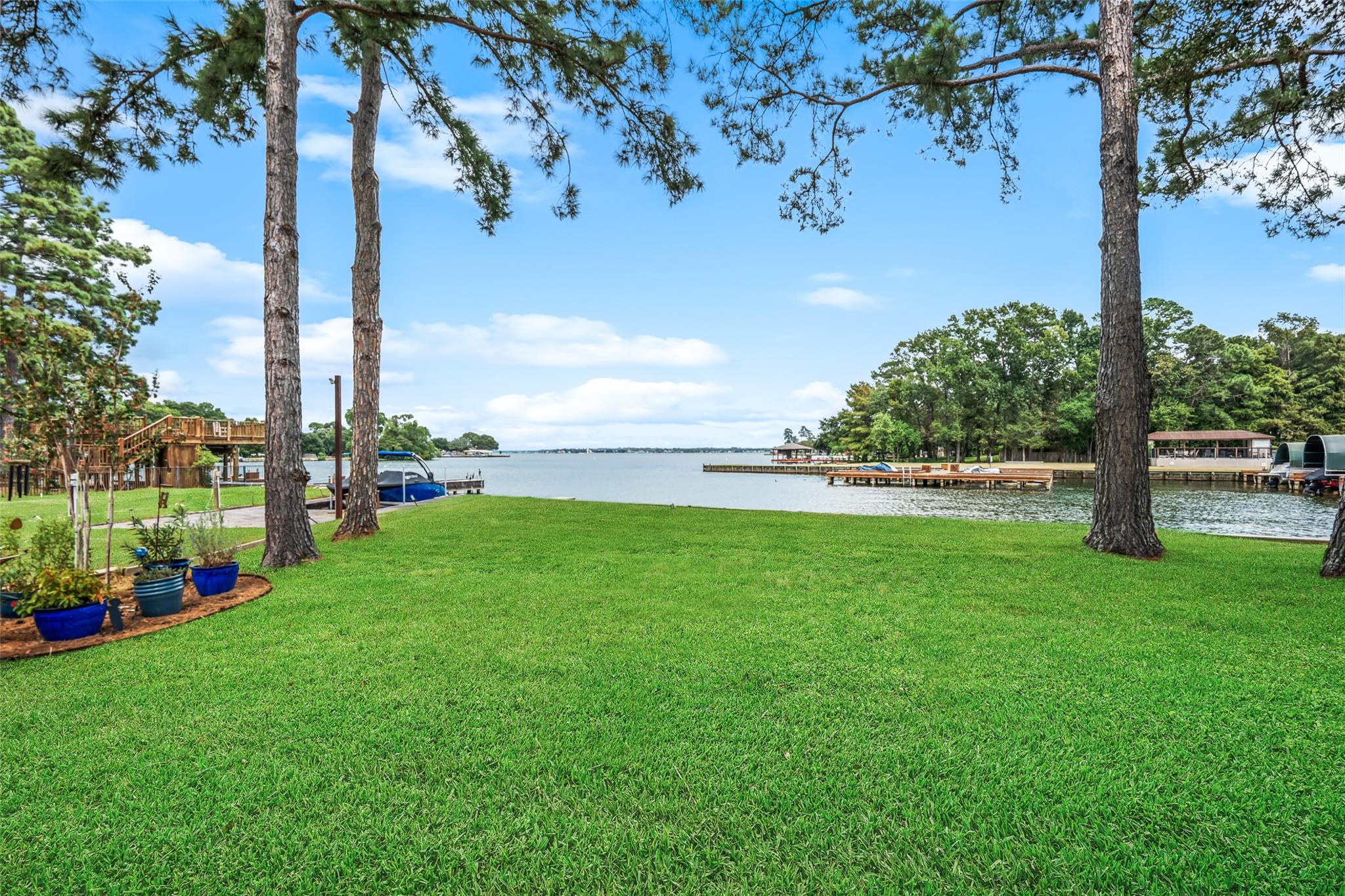 201 Lake Walden Cv Property Photo 2