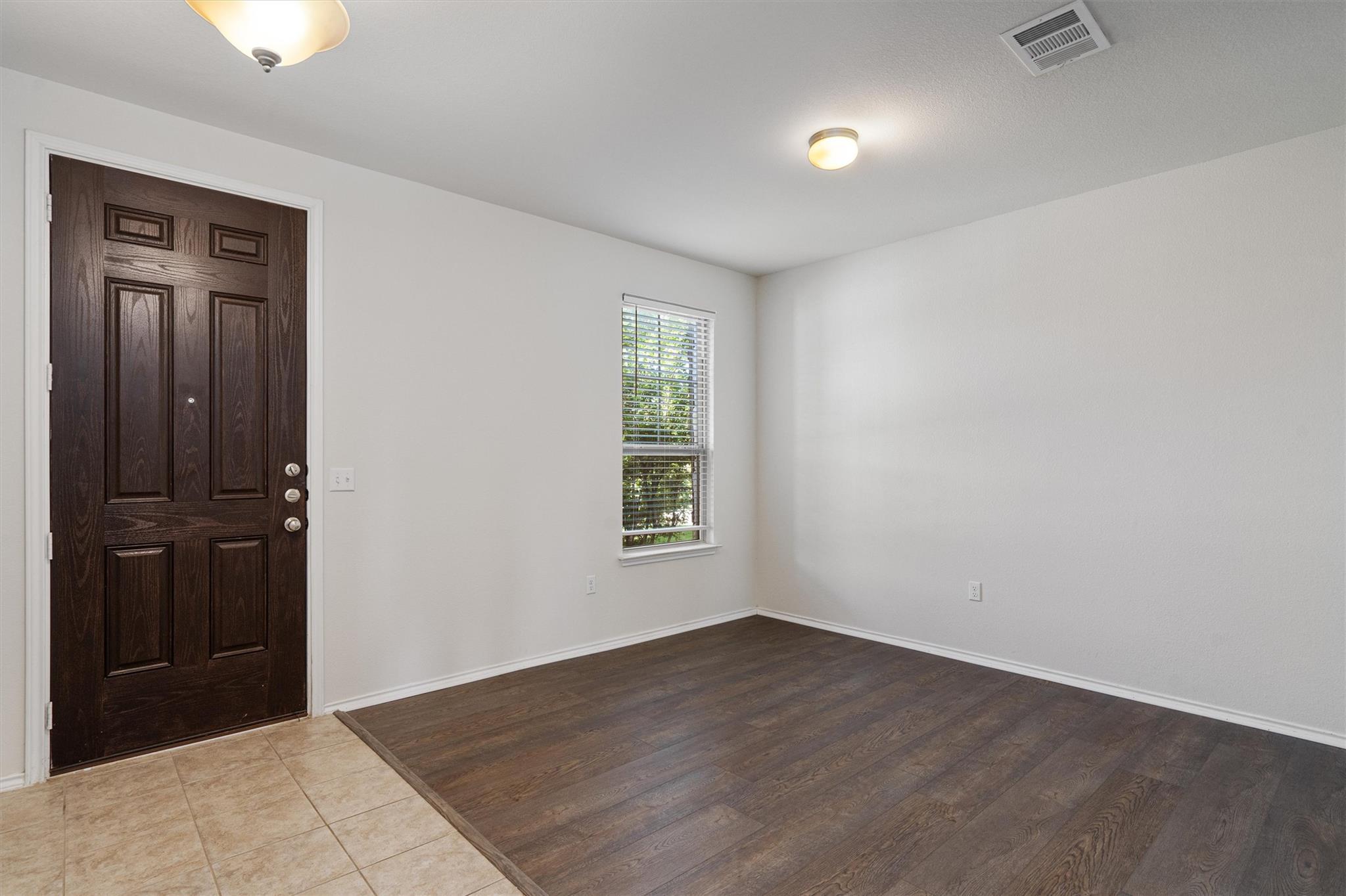 146 Russet Trl Property Photo 4