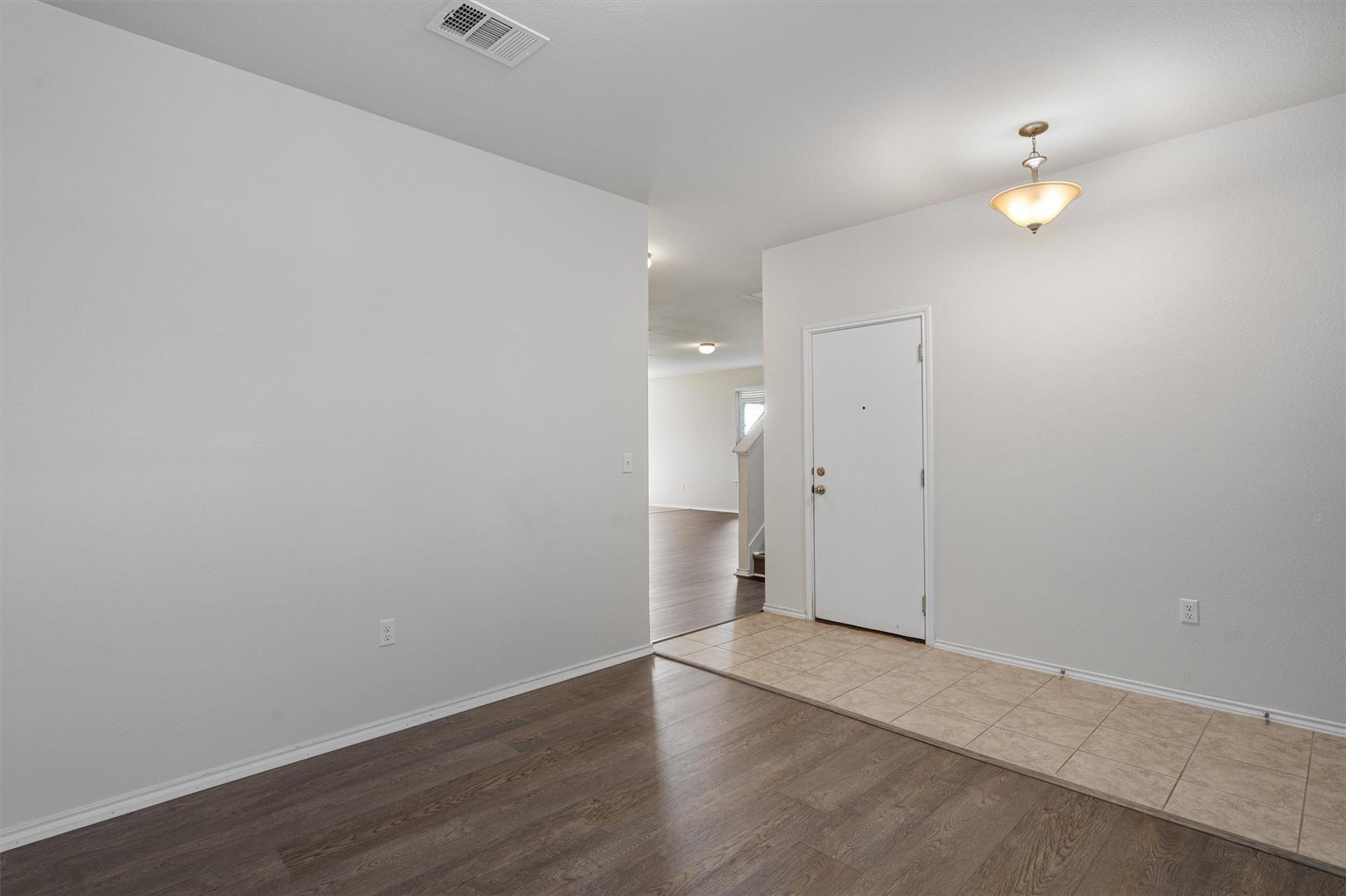 146 Russet Trl Property Photo 5