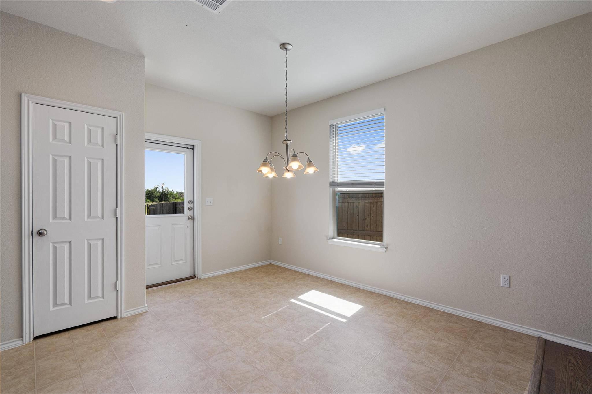 146 Russet Trl Property Photo 6