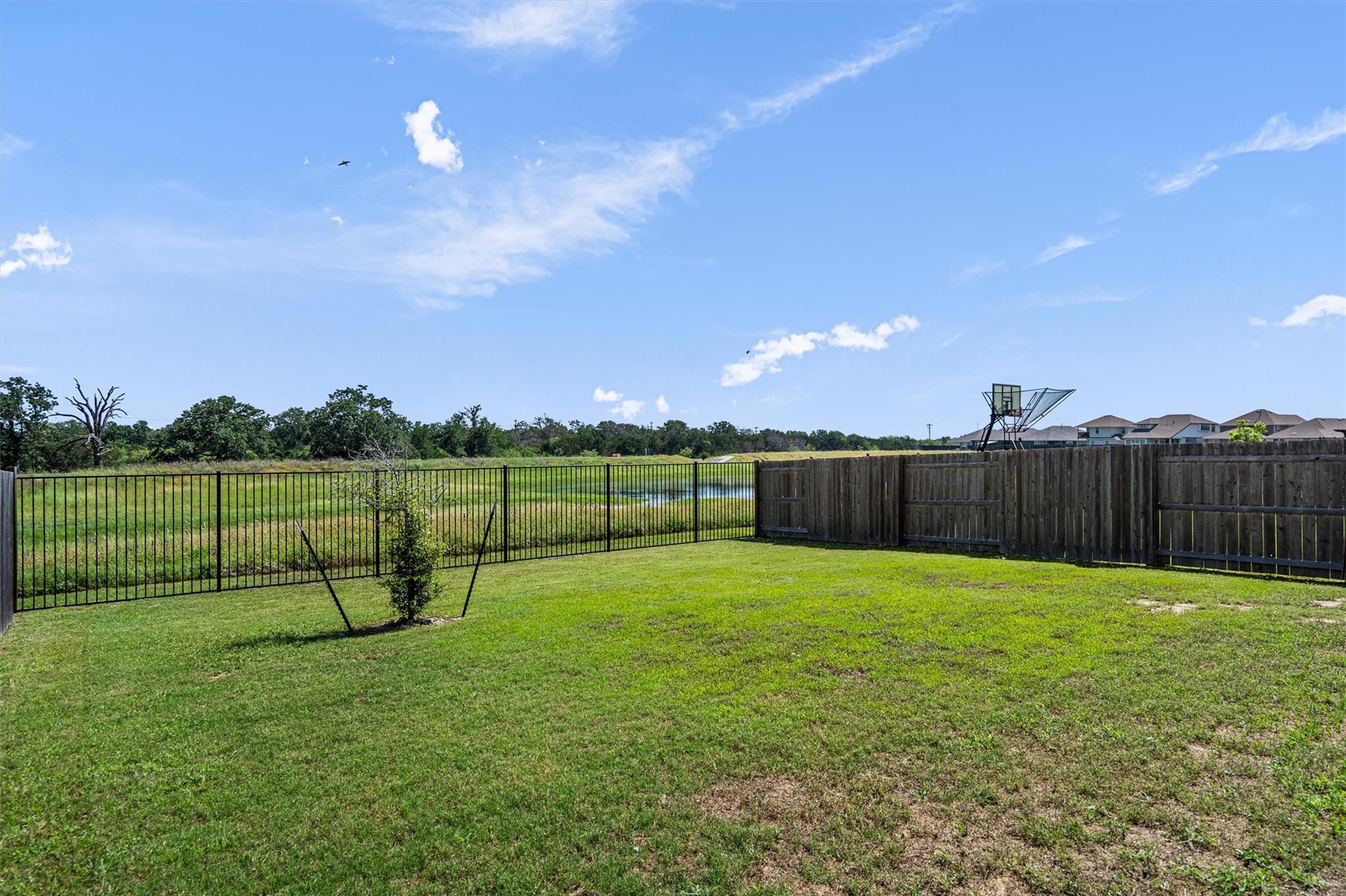 146 Russet Trl Property Photo 32