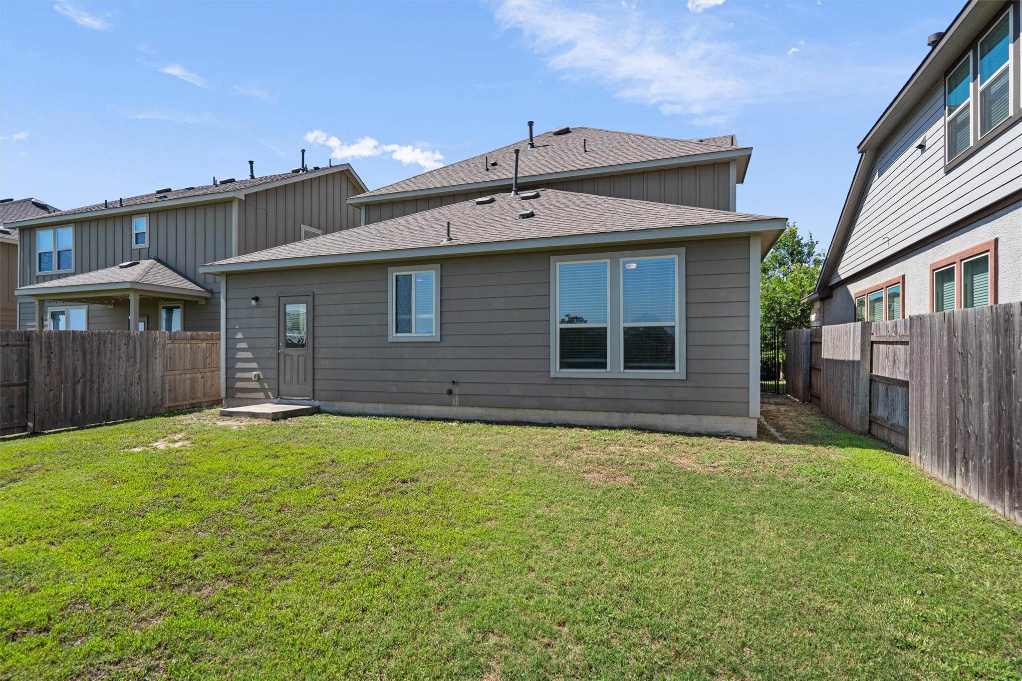146 Russet Trl Property Photo 33