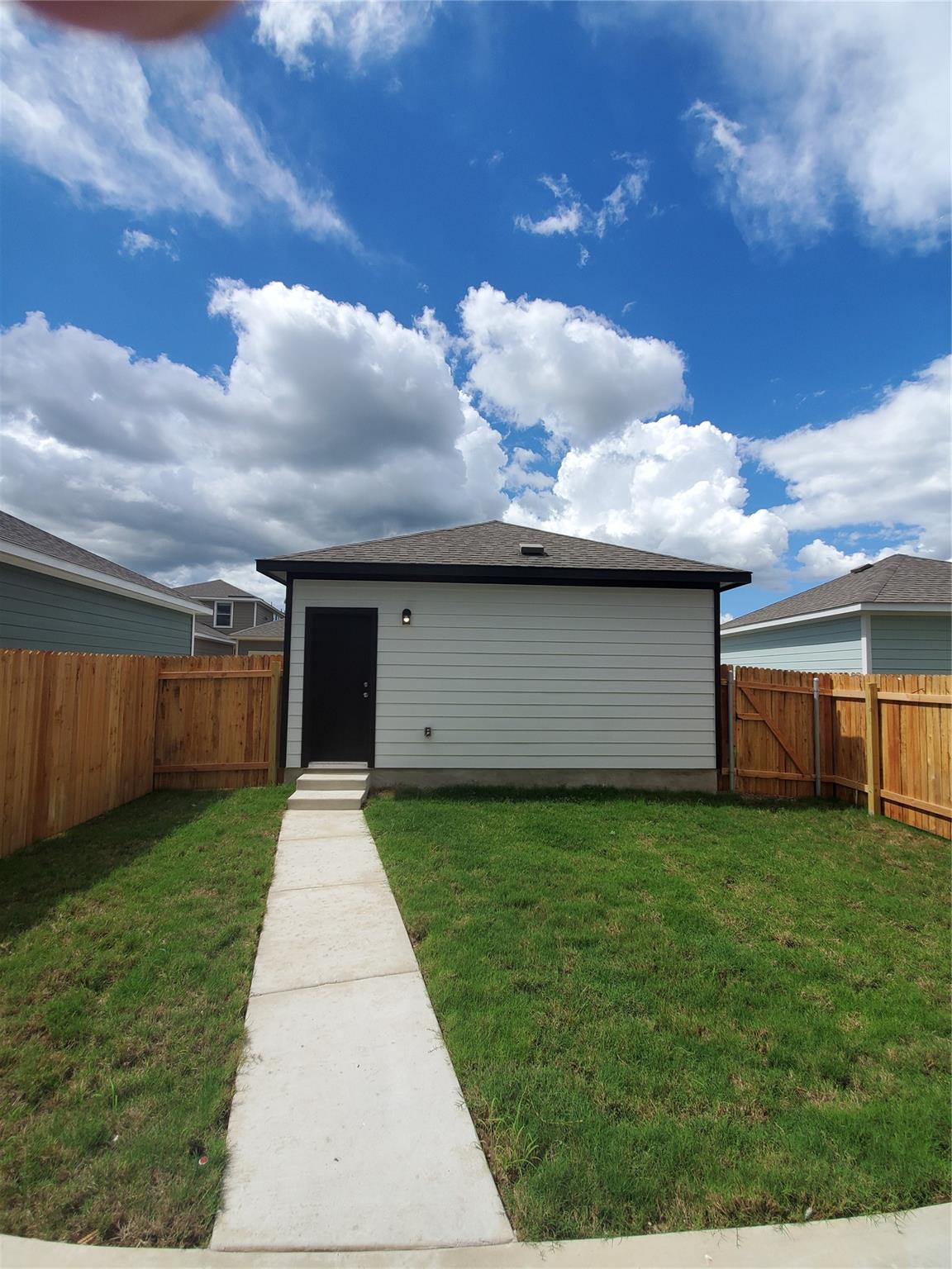 1717 Fountain Bridge Dr Property Photo 12