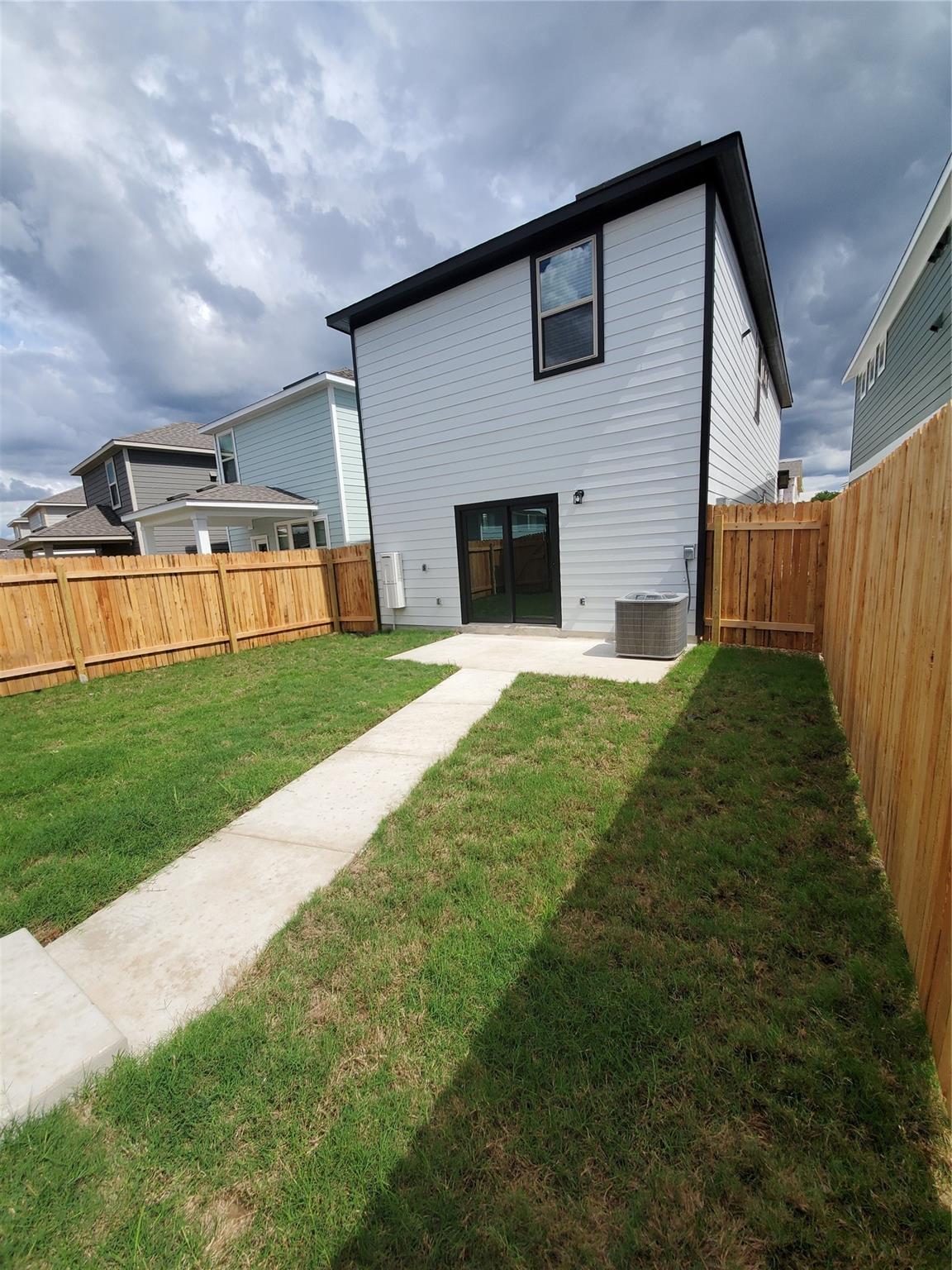 1717 Fountain Bridge Dr Property Photo 13