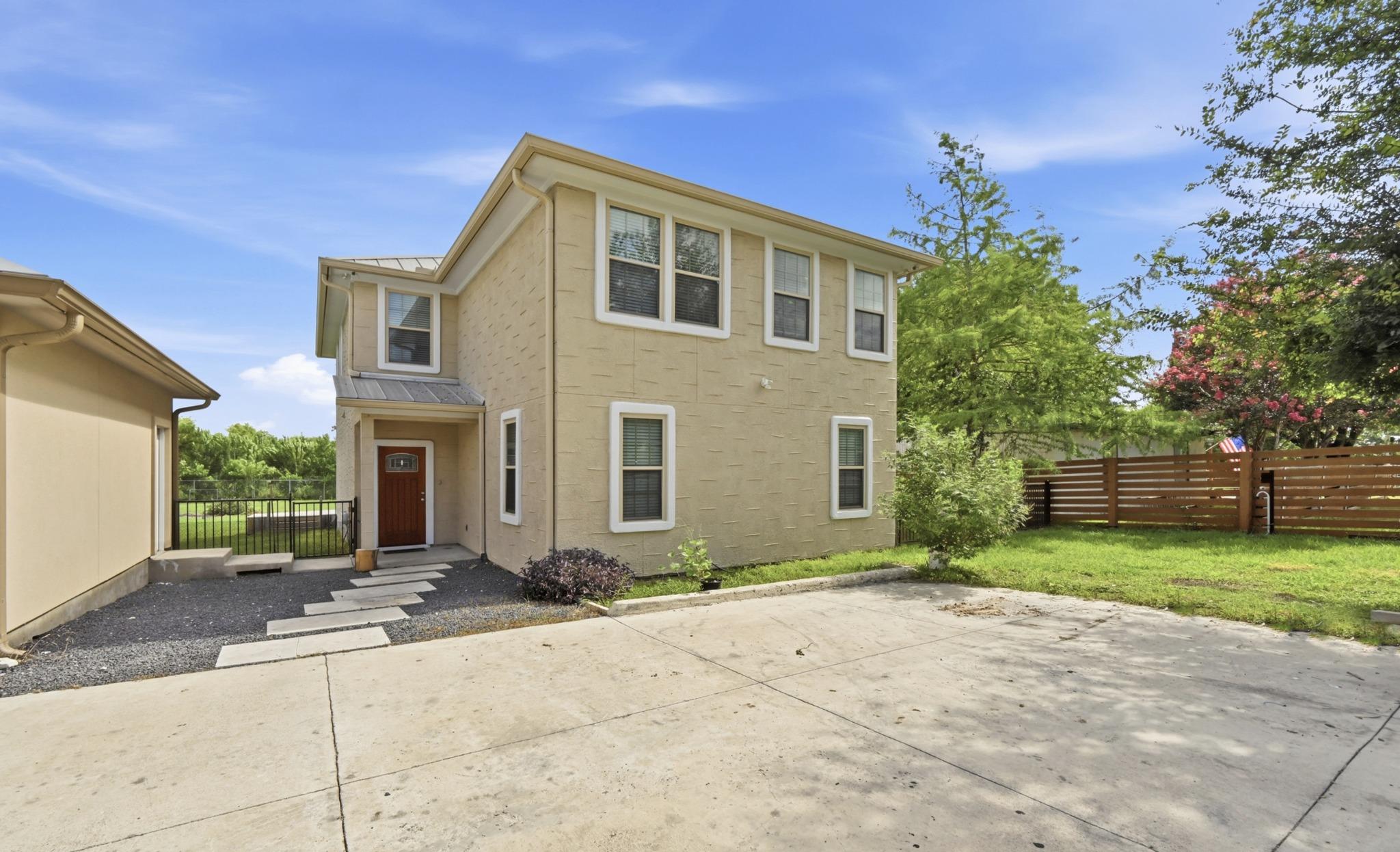 330 Howard Ln Property Photo 1