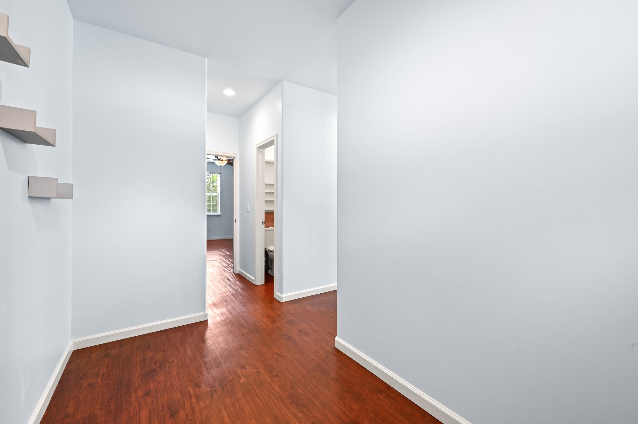 330 Howard Ln Property Photo 5