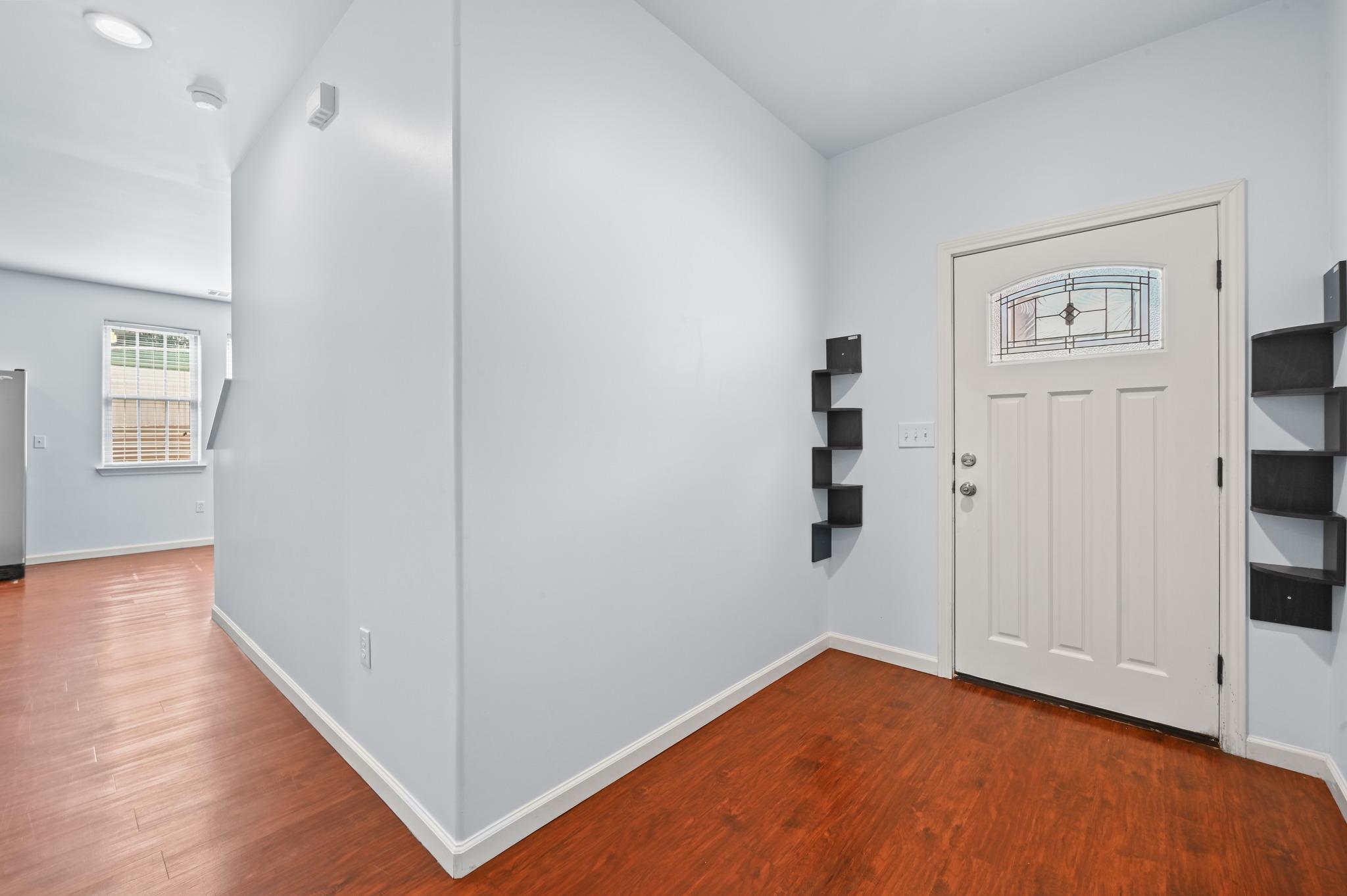 330 Howard Ln Property Photo 6