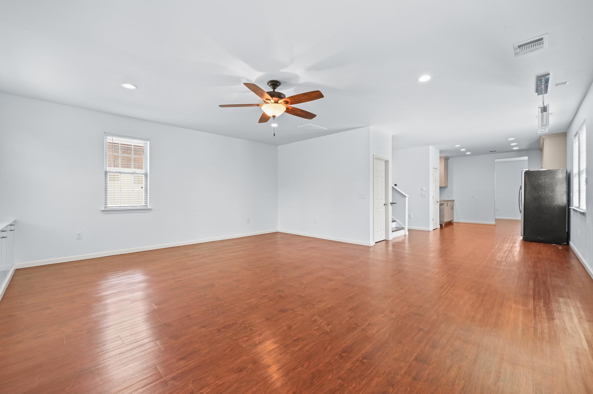 330 Howard Ln Property Photo 10