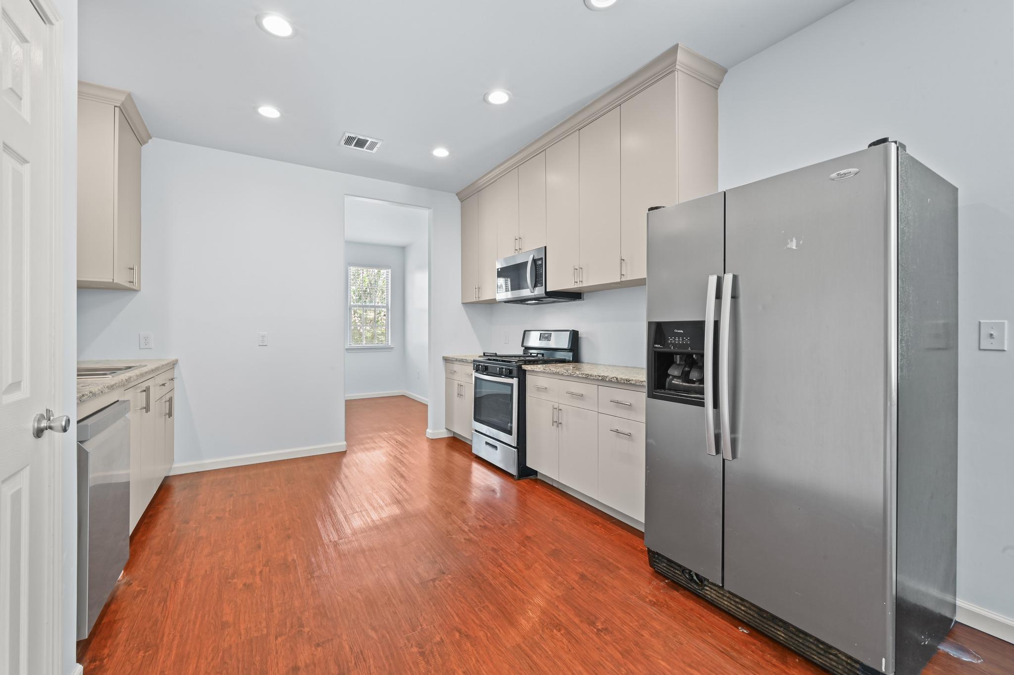 330 Howard Ln Property Photo 11