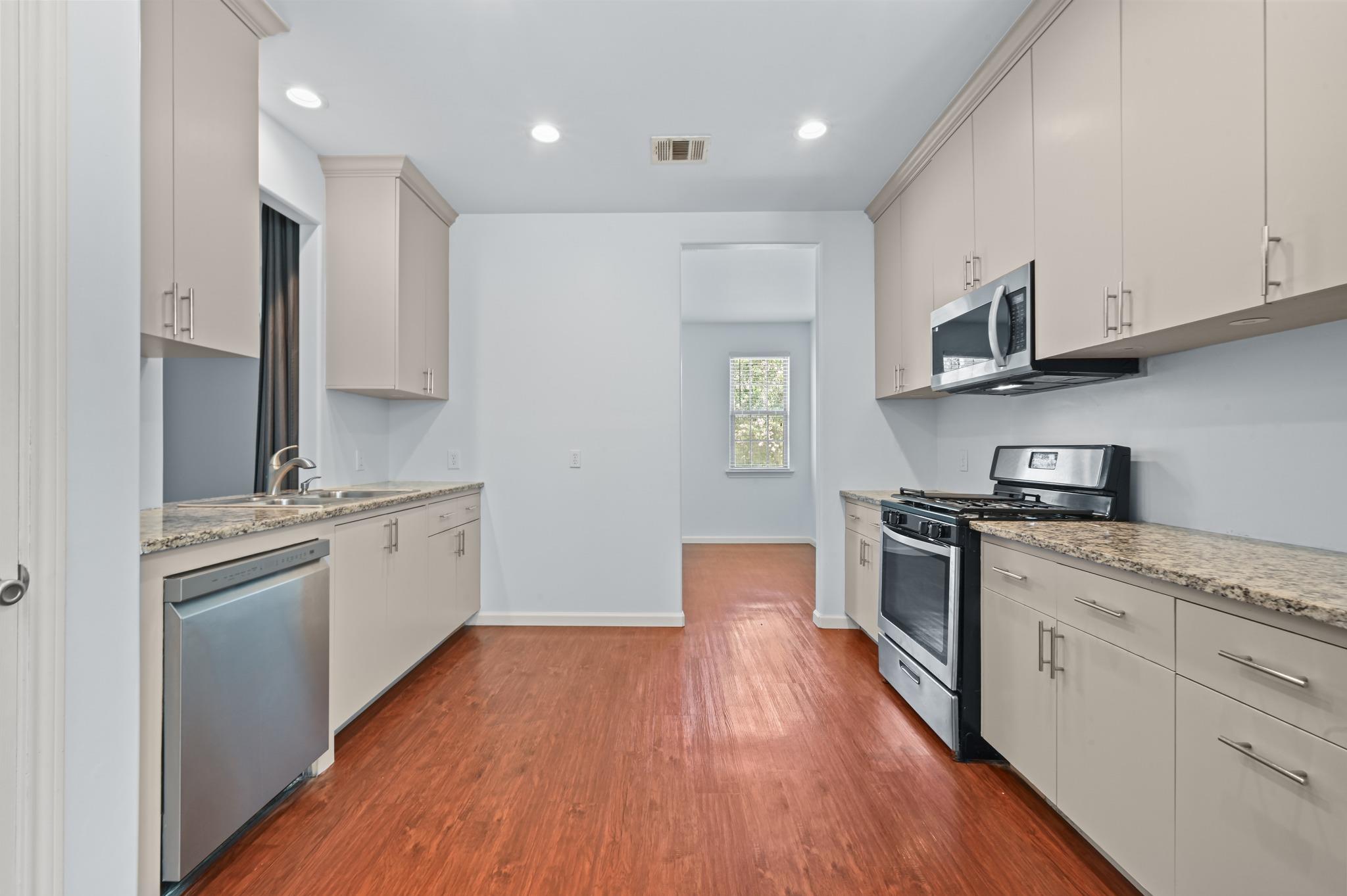 330 Howard Ln Property Photo 12