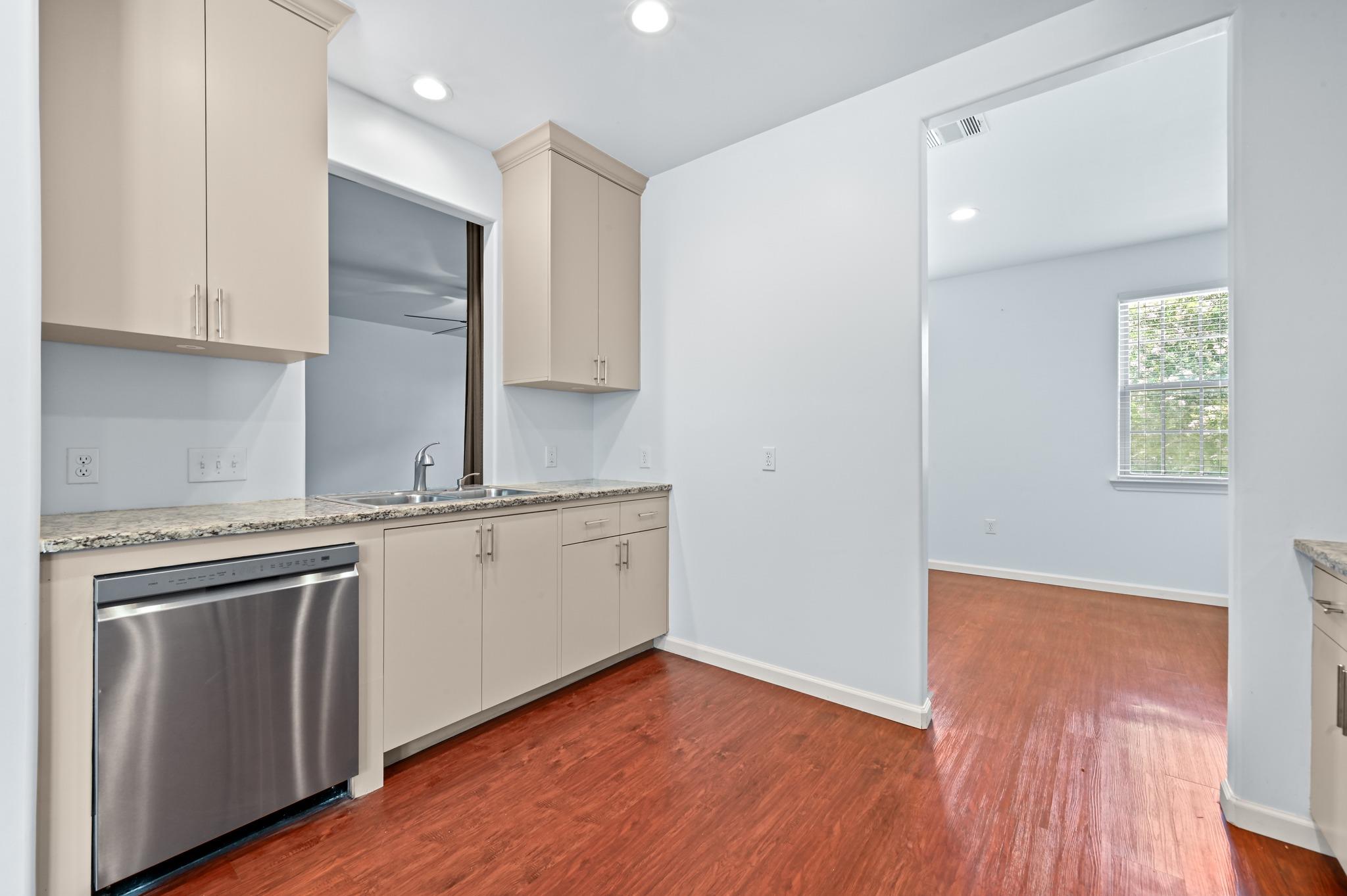 330 Howard Ln Property Photo 13